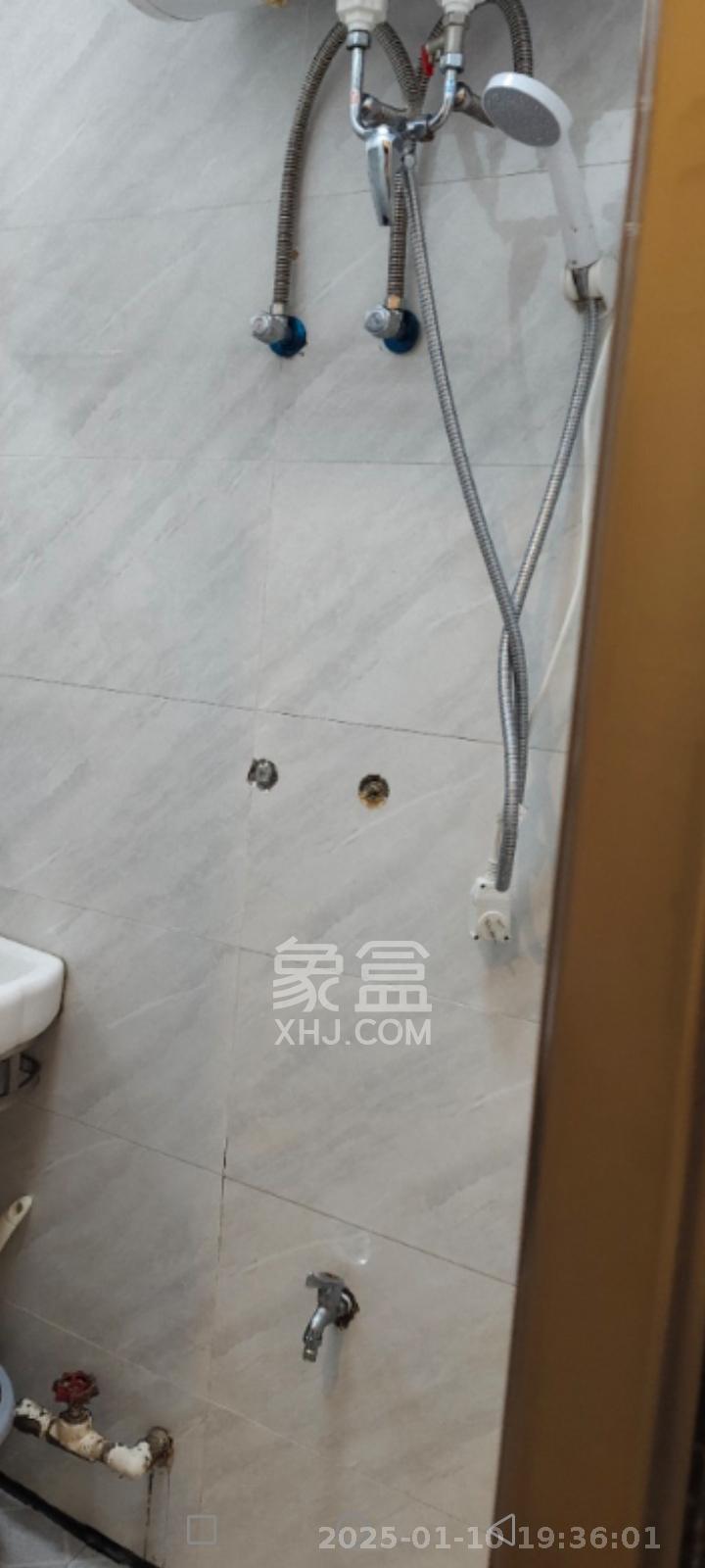 兴汉大厦 1室2厅1卫 1700.0元/月 兴汉大厦 1室2厅1卫 1700.0元/月室内图