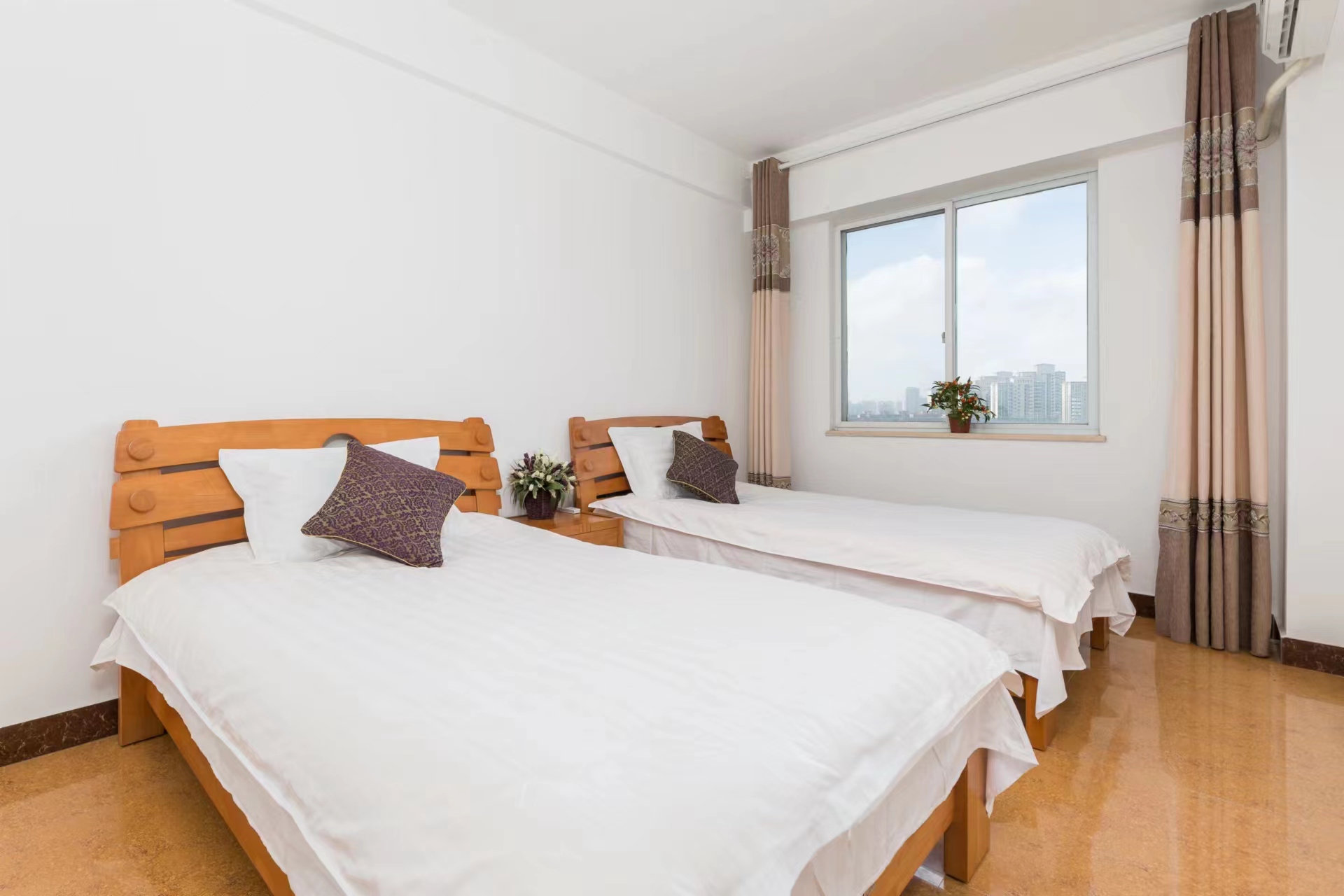 龙江大厦 4室2厅2卫 200.0万 龙江大厦 4室2厅2卫 200.0万室内图