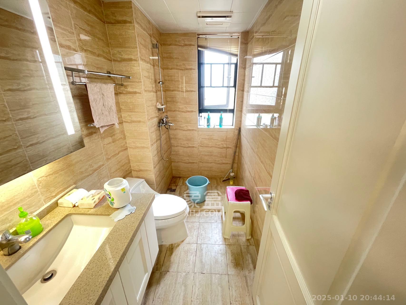 佳辉丽景鑫城  3室2厅2卫    3600.0元/月 佳辉丽景鑫城  3室2厅2卫    3600.0元/月室内图