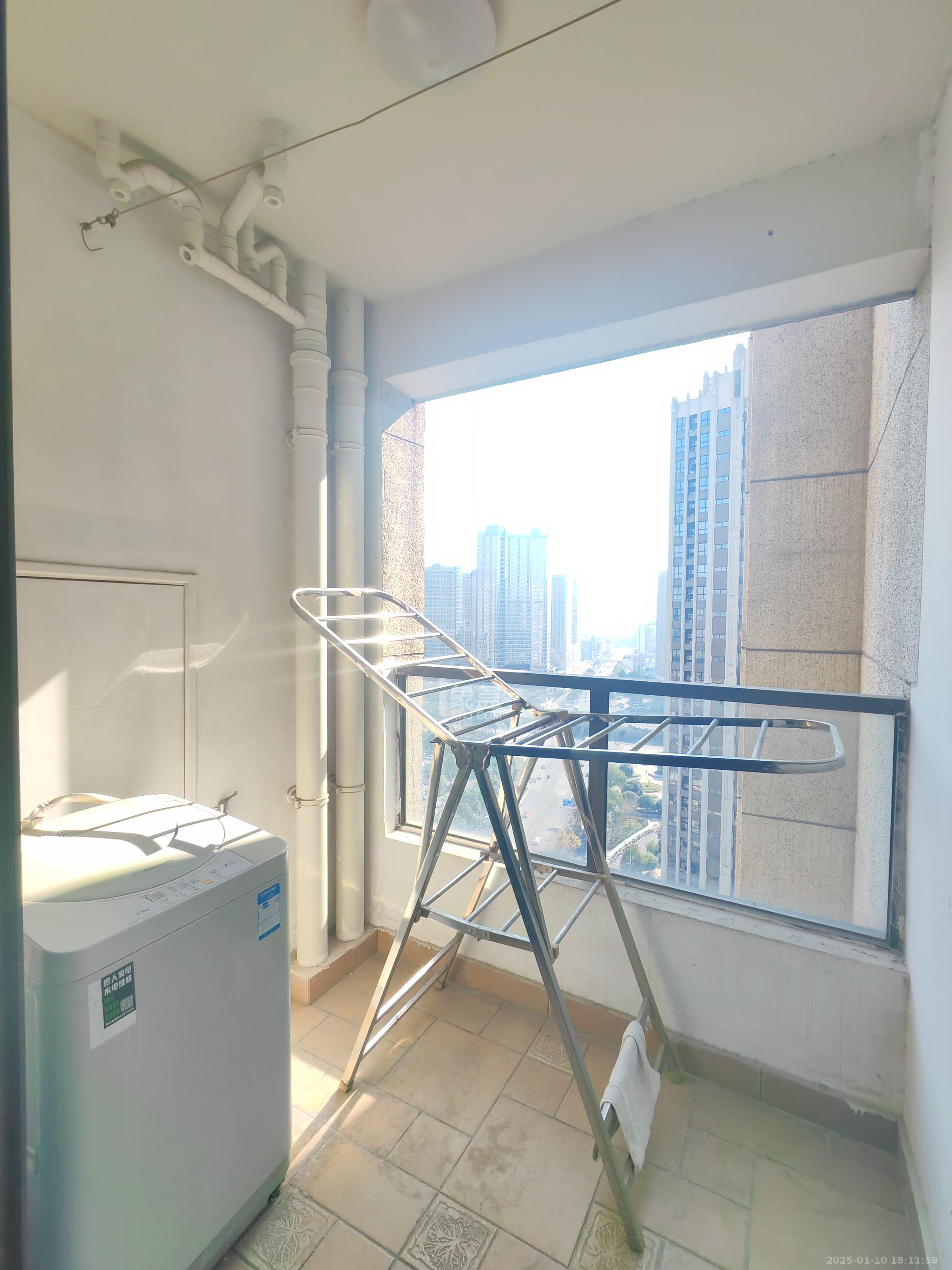 绿地中央广场 3室2厅1卫 2800.0元/月 绿地中央广场 3室2厅1卫 2800.0元/月室内图