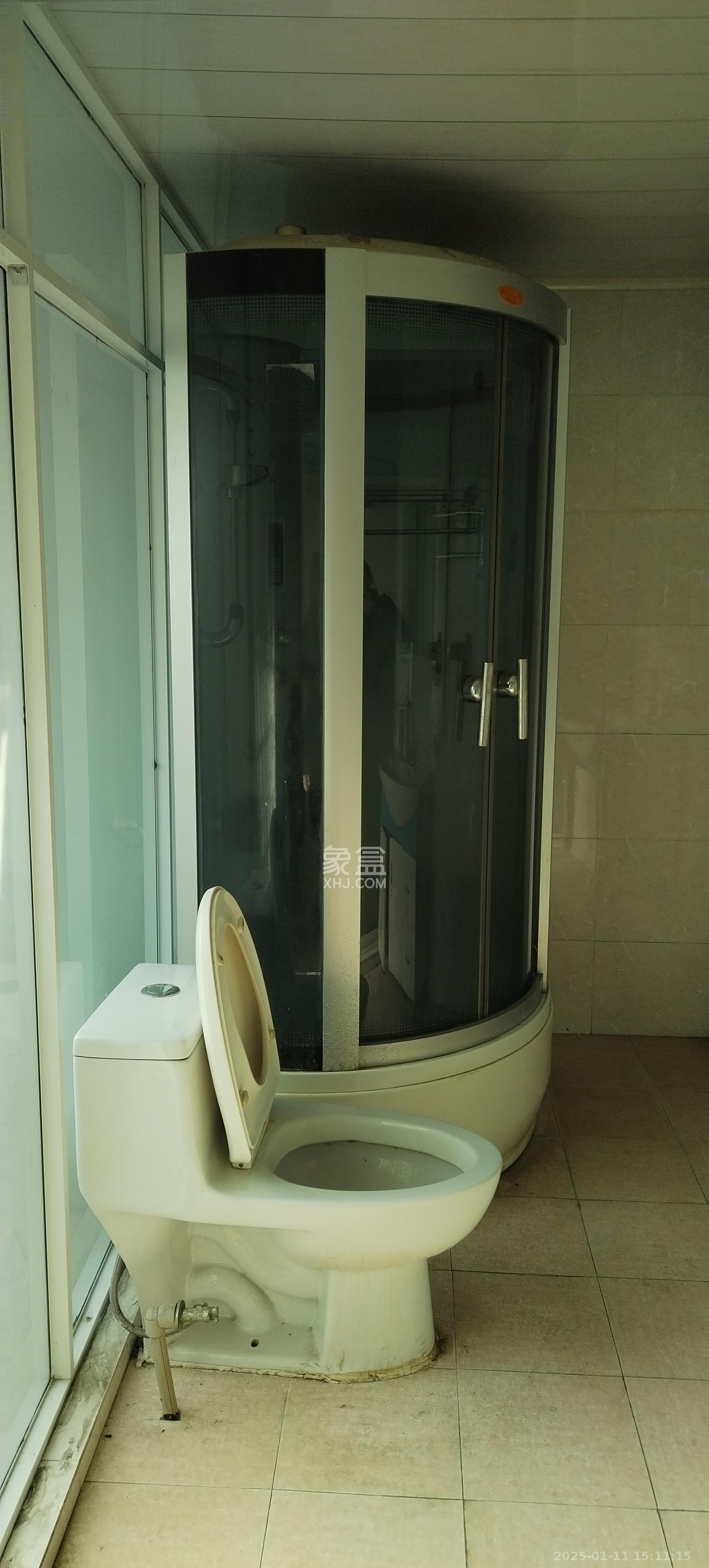 莲湖汽配城  1室2厅1卫    2500.0元/月室内图