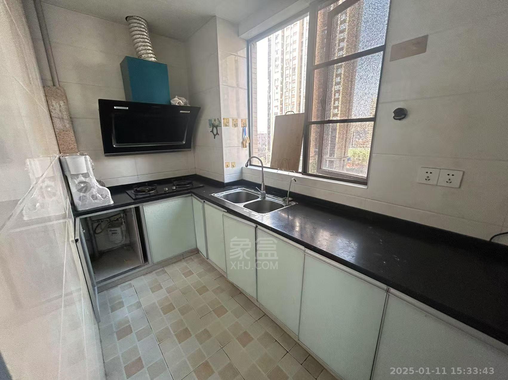 春藤小镇 3室2厅2卫 1800.0元/月 春藤小镇 3室2厅2卫 1800.0元/月室内图