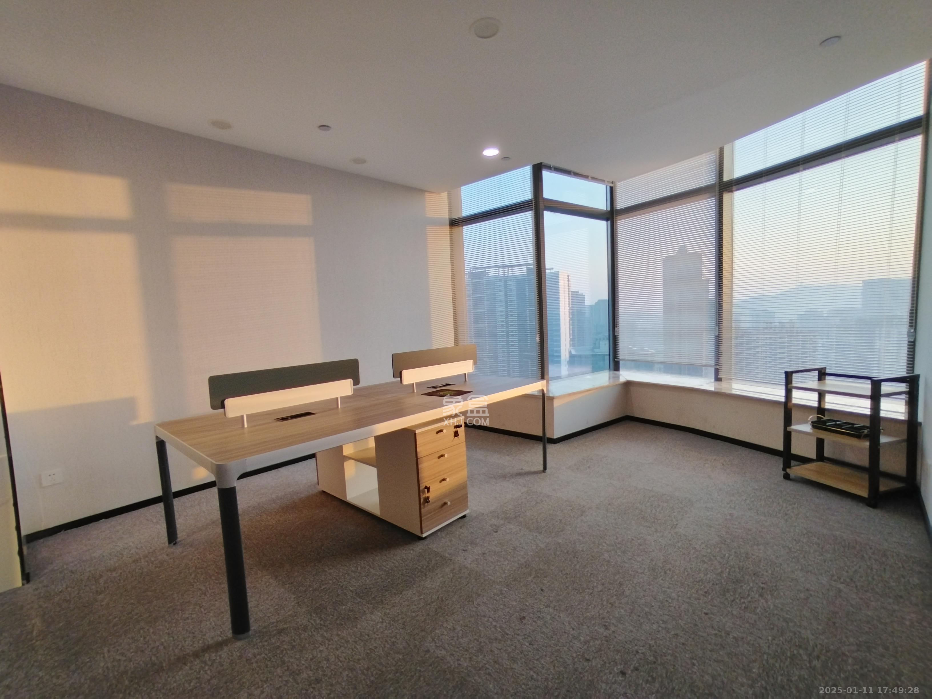 世茂铂曼  3室1厅1卫    5500.0元/月室内图