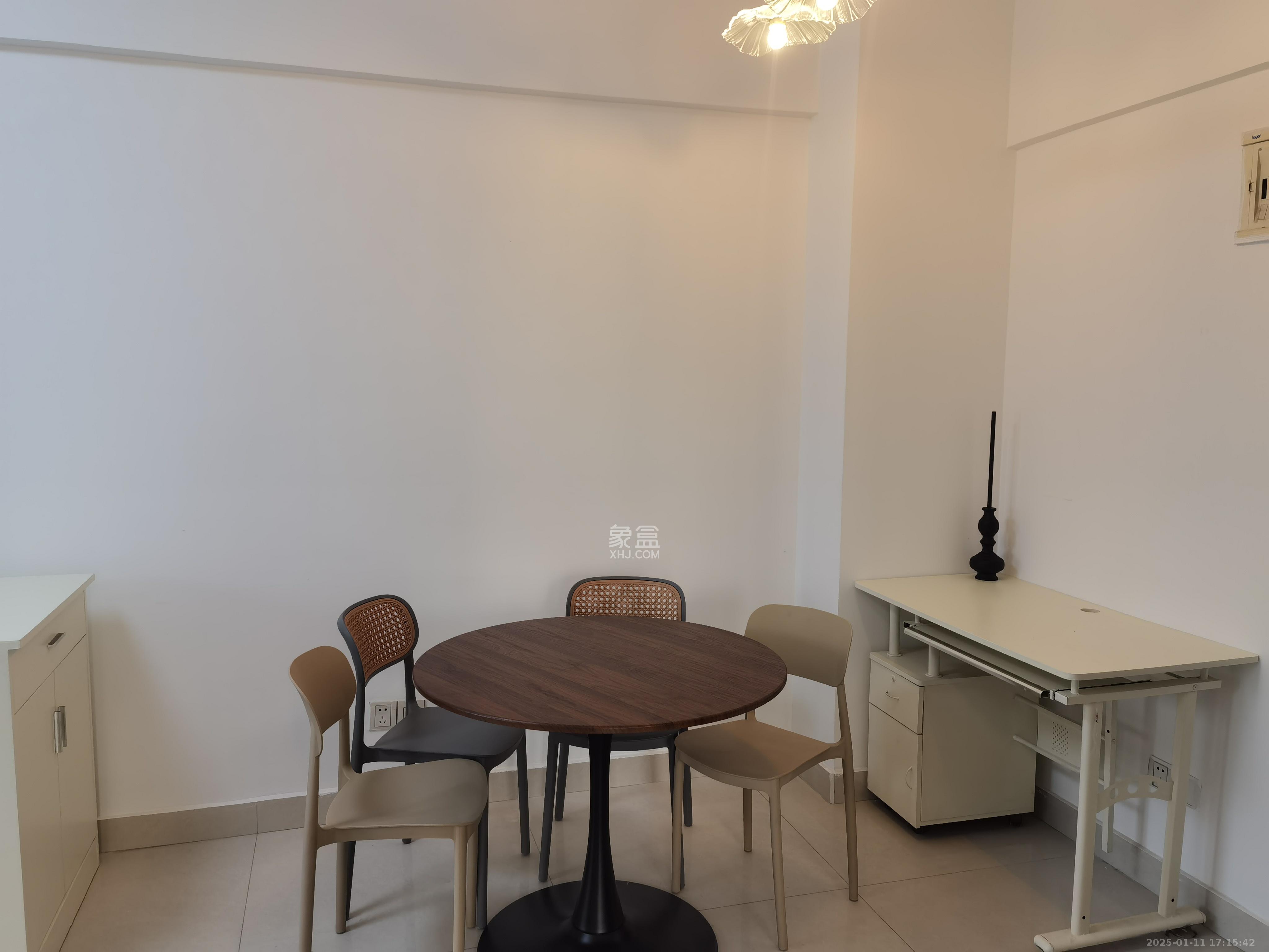 上海城小区 1室1厅1卫 2400.0元/月 上海城小区 1室1厅1卫 2400.0元/月室内图