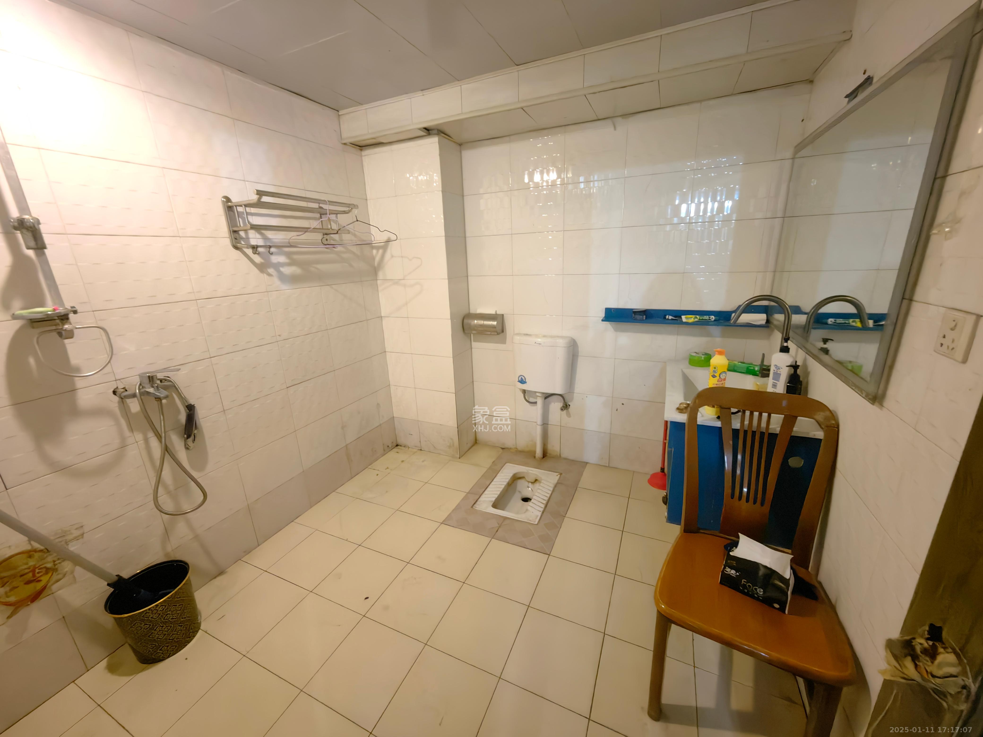 中南汽车世界 3室2厅2卫 1300.0元/月 中南汽车世界 3室2厅2卫 1300.0元/月室内图