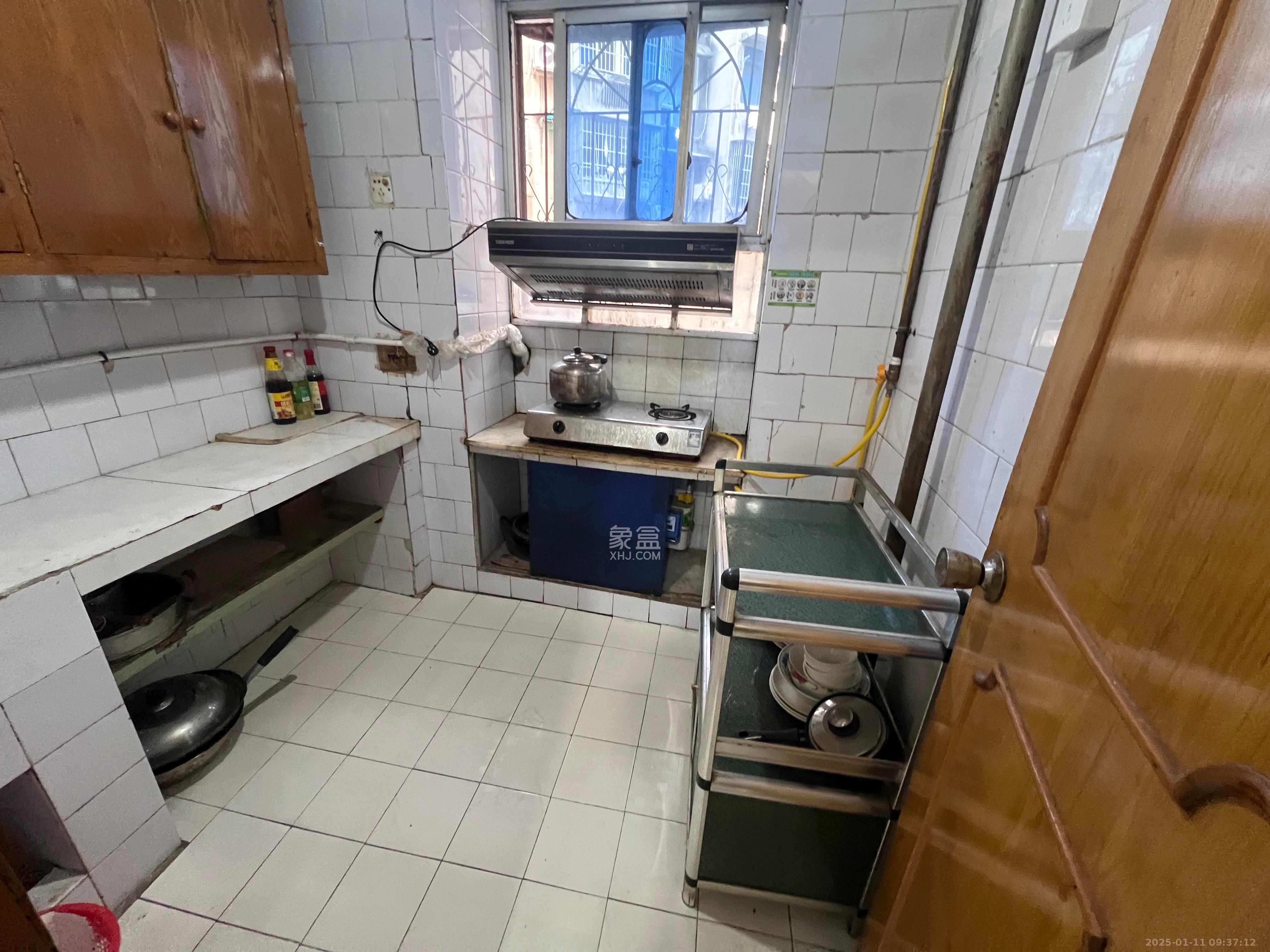 桐荫里社区 3室1厅1卫 2500.0元/月 桐荫里社区 3室1厅1卫 2500.0元/月室内图