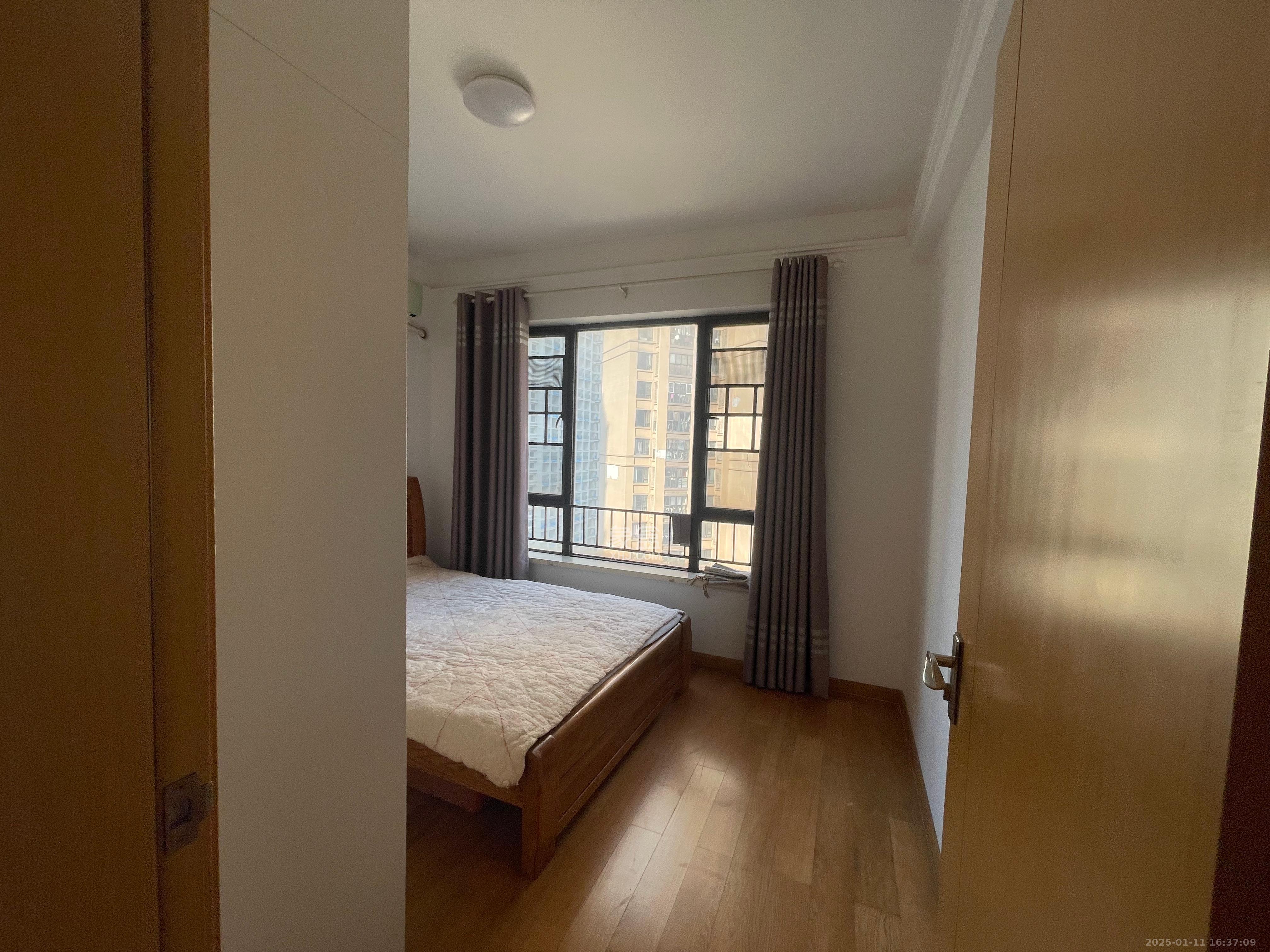 中海国际三期  3室2厅2卫    2200.0元/月 中海国际三期  3室2厅2卫    2200.0元/月室内图