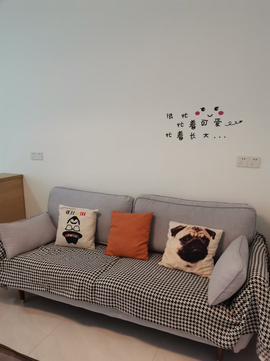 鸿星新天地  1室1厅1卫    800.0元/月 鸿星新天地  1室1厅1卫    800.0元/月室内图