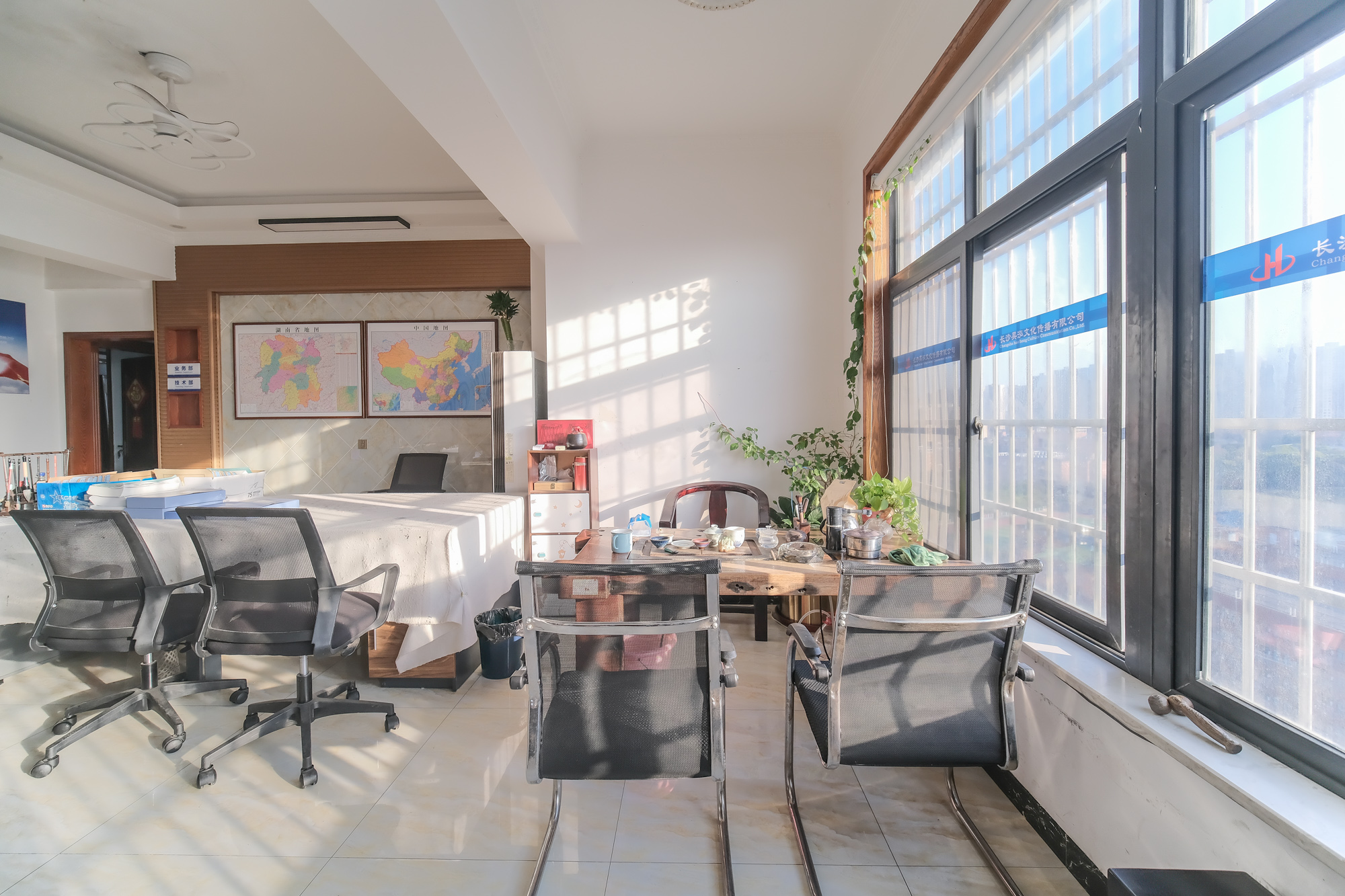 红树湾 4室2厅1卫 88.0万 红树湾 4室2厅1卫 88.0万阳台