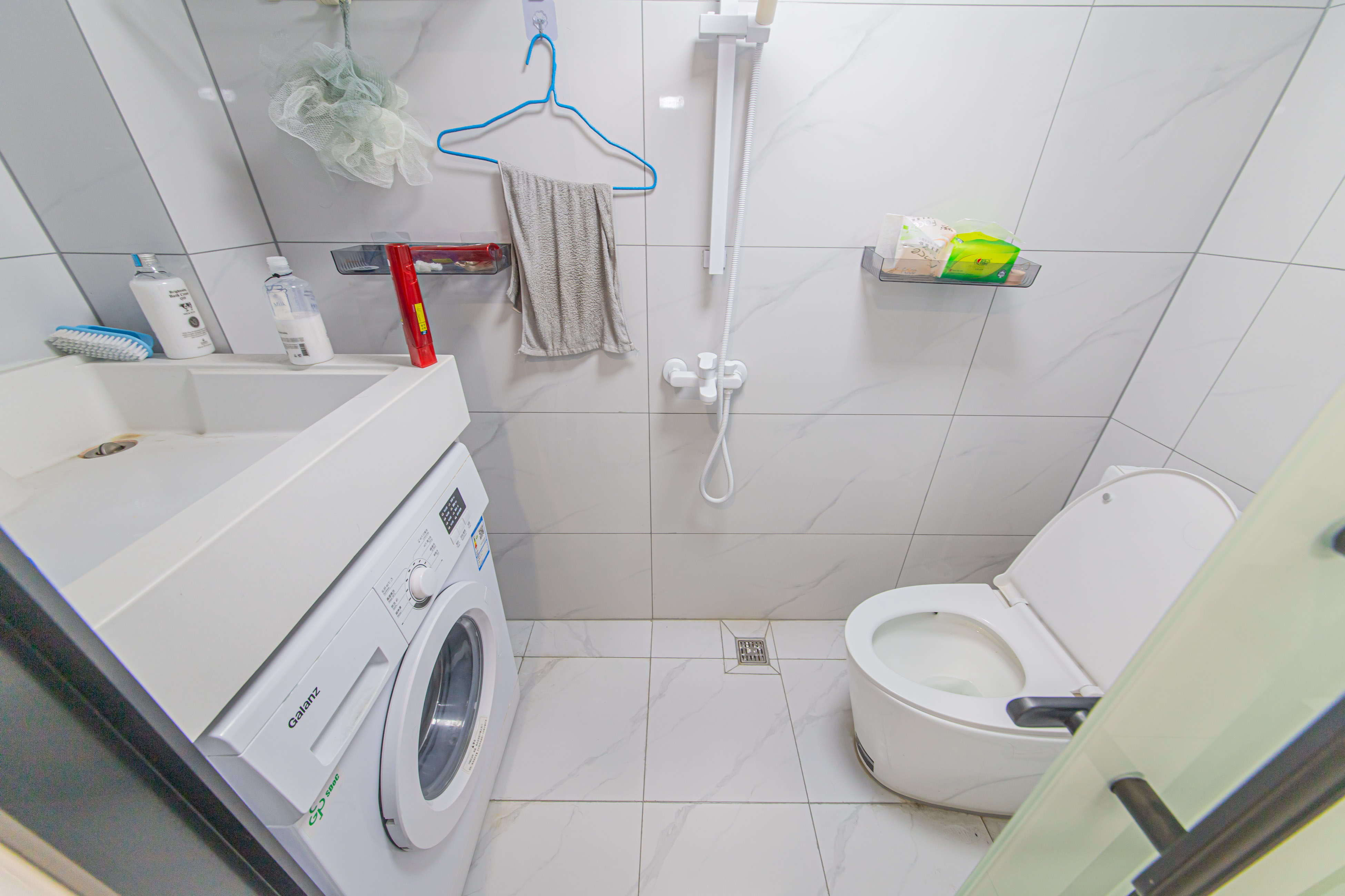 新长海D1站 1室1厅1卫 18.0万 新长海D1站 1室1厅1卫 18.0万卫生间