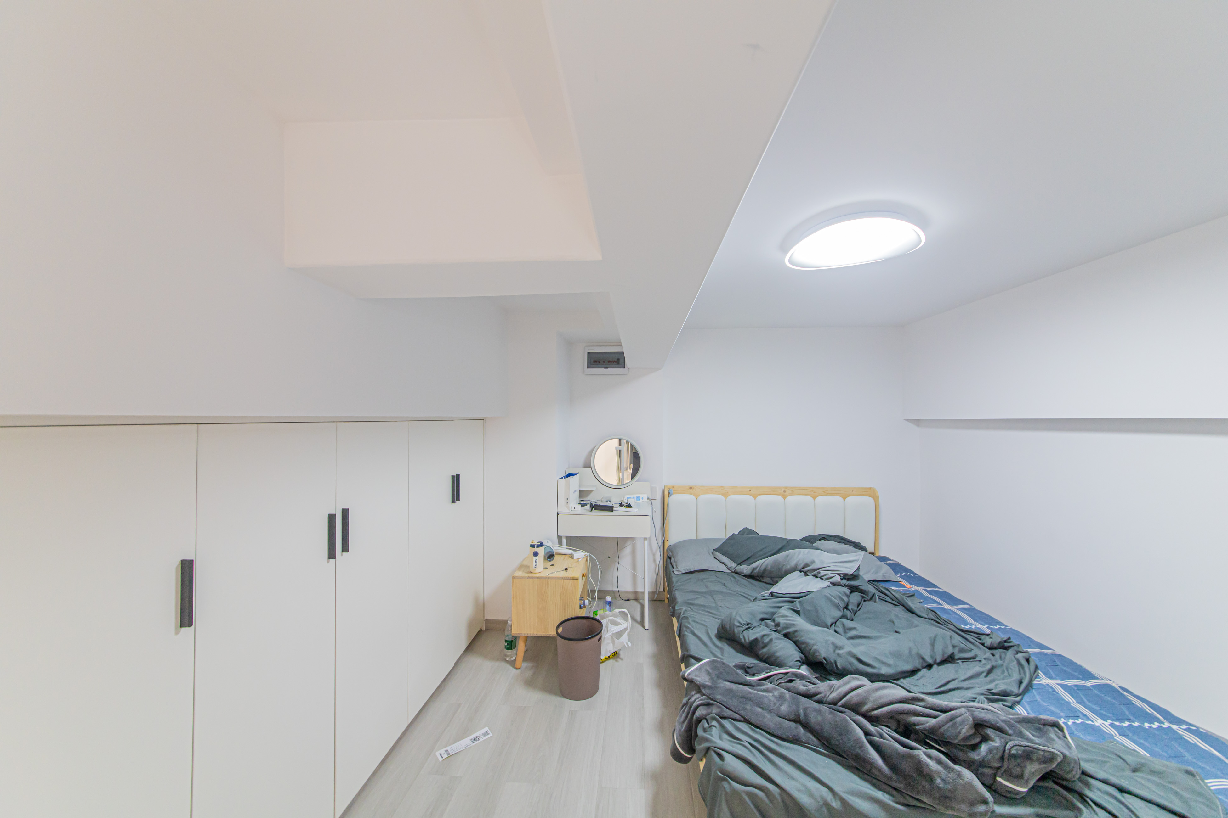 新长海D1站 1室1厅1卫 18.0万 新长海D1站 1室1厅1卫 18.0万卧室