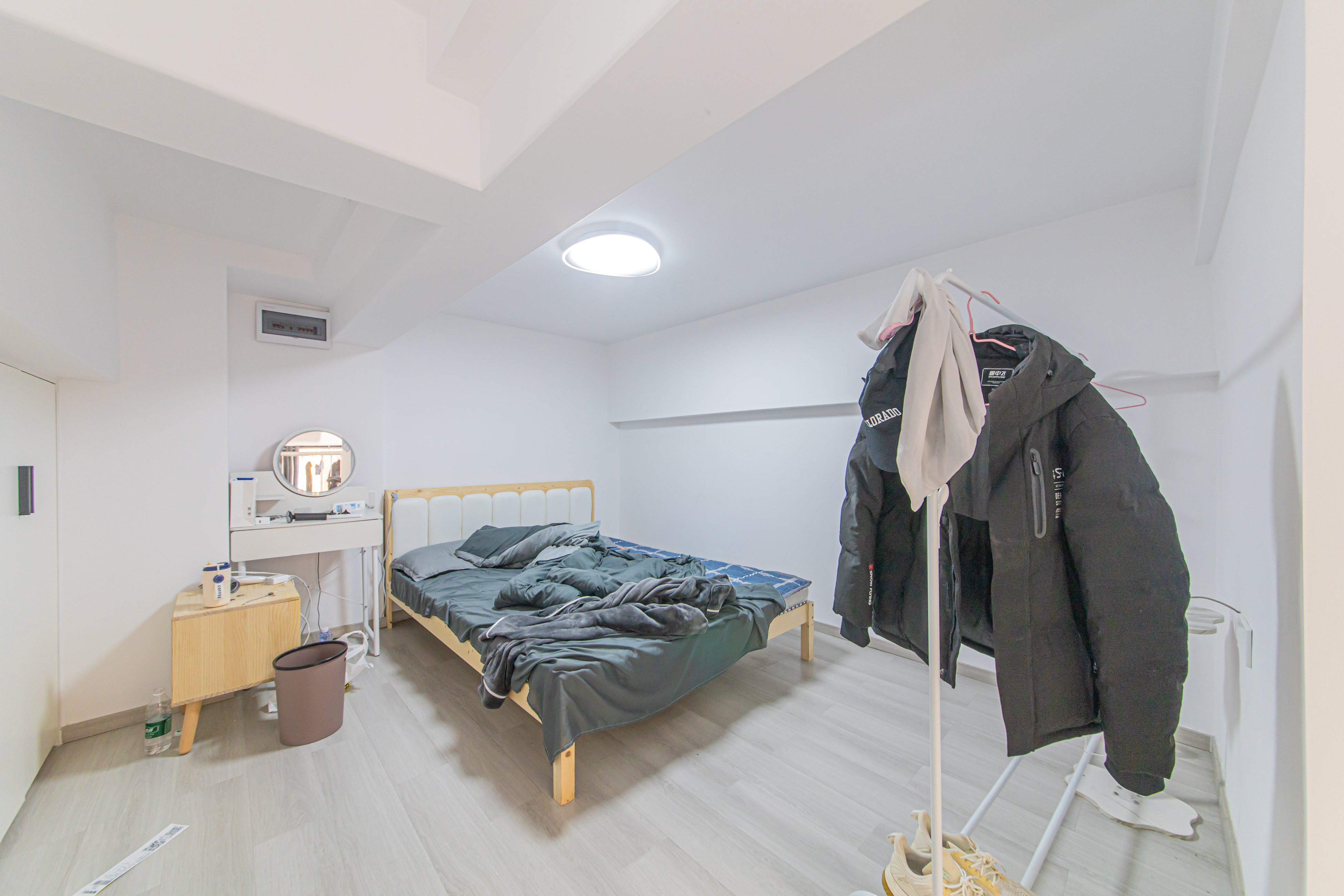 新长海D1站 1室1厅1卫 18.0万 新长海D1站 1室1厅1卫 18.0万卧室