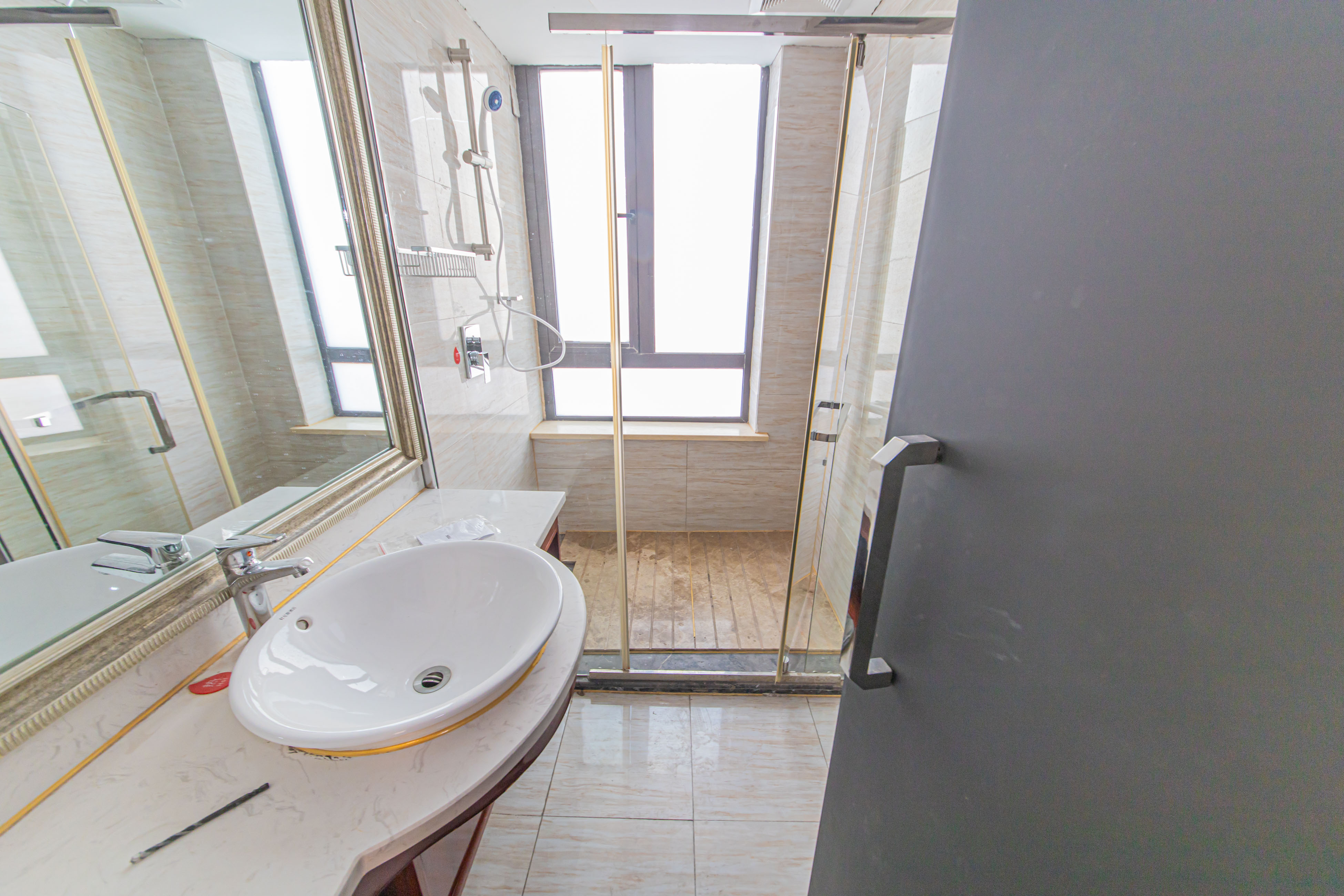 中信凯旋蓝岸(中信新城三期)  1室1厅1卫    15.0万 中信凯旋蓝岸(中信新城三期)  1室1厅1卫    15.0万卫生间