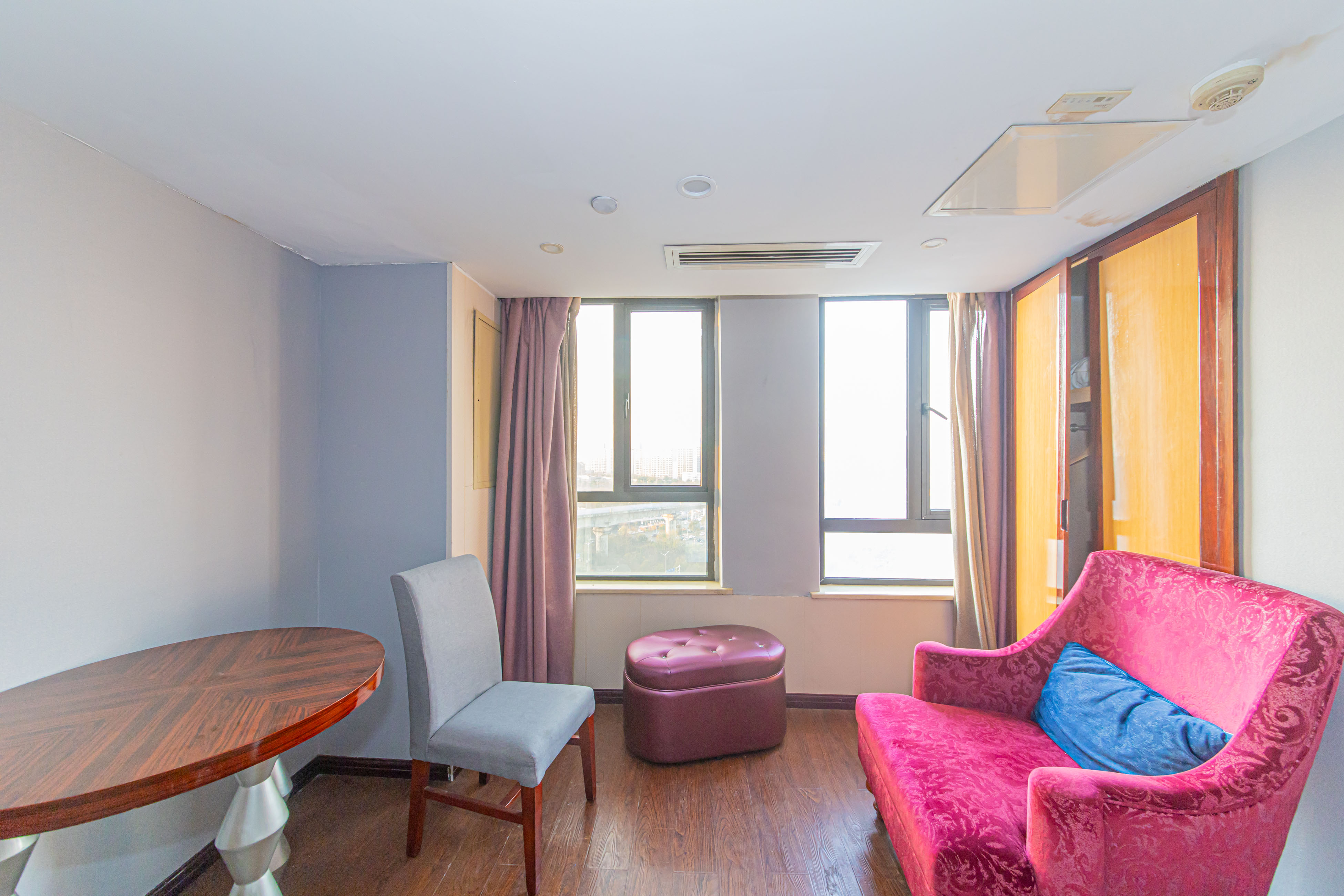 中信凯旋蓝岸(中信新城三期)  1室1厅1卫    15.0万 中信凯旋蓝岸(中信新城三期)  1室1厅1卫    15.0万阳台