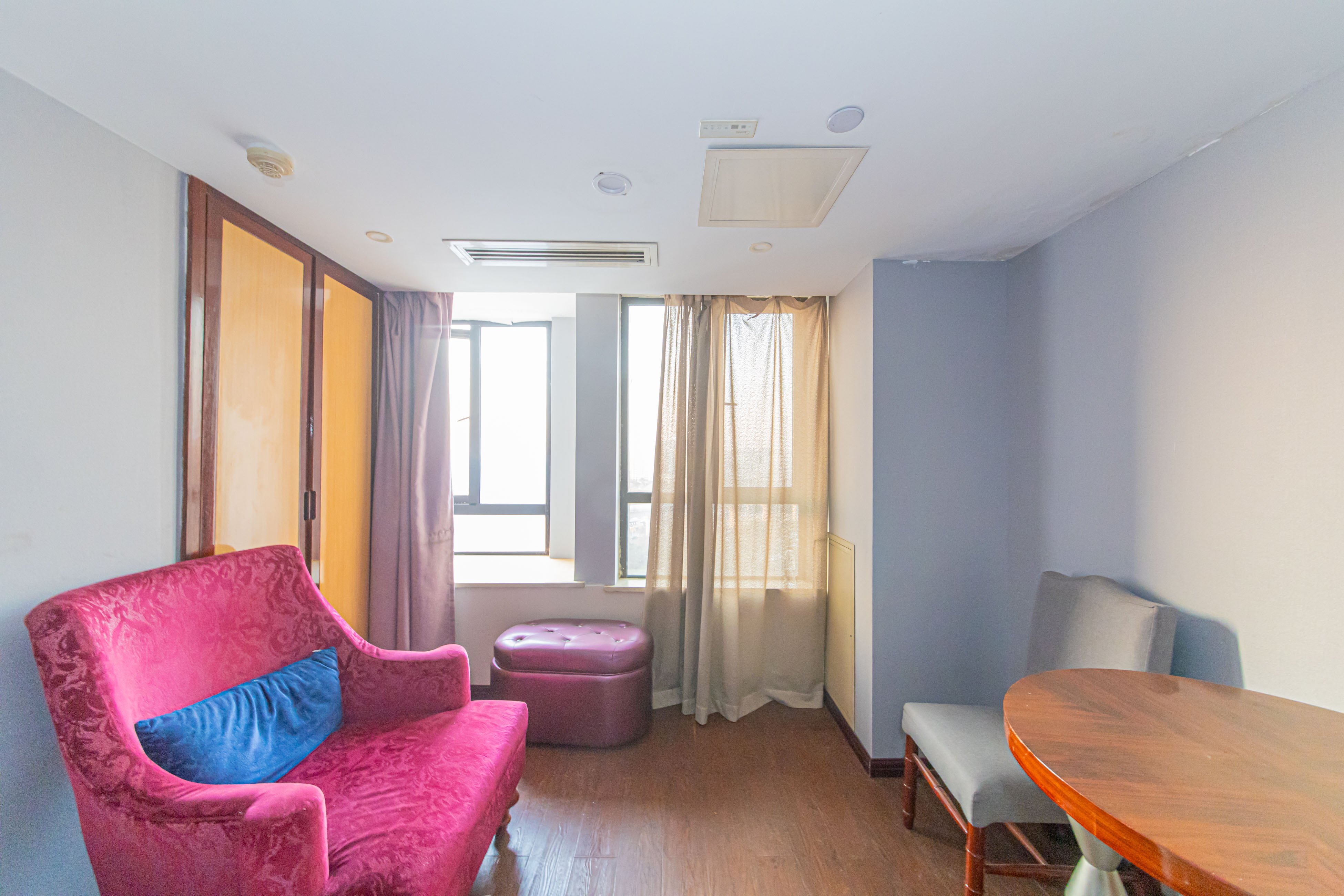 中信凯旋蓝岸(中信新城三期)  1室1厅1卫    15.0万 中信凯旋蓝岸(中信新城三期)  1室1厅1卫    15.0万阳台