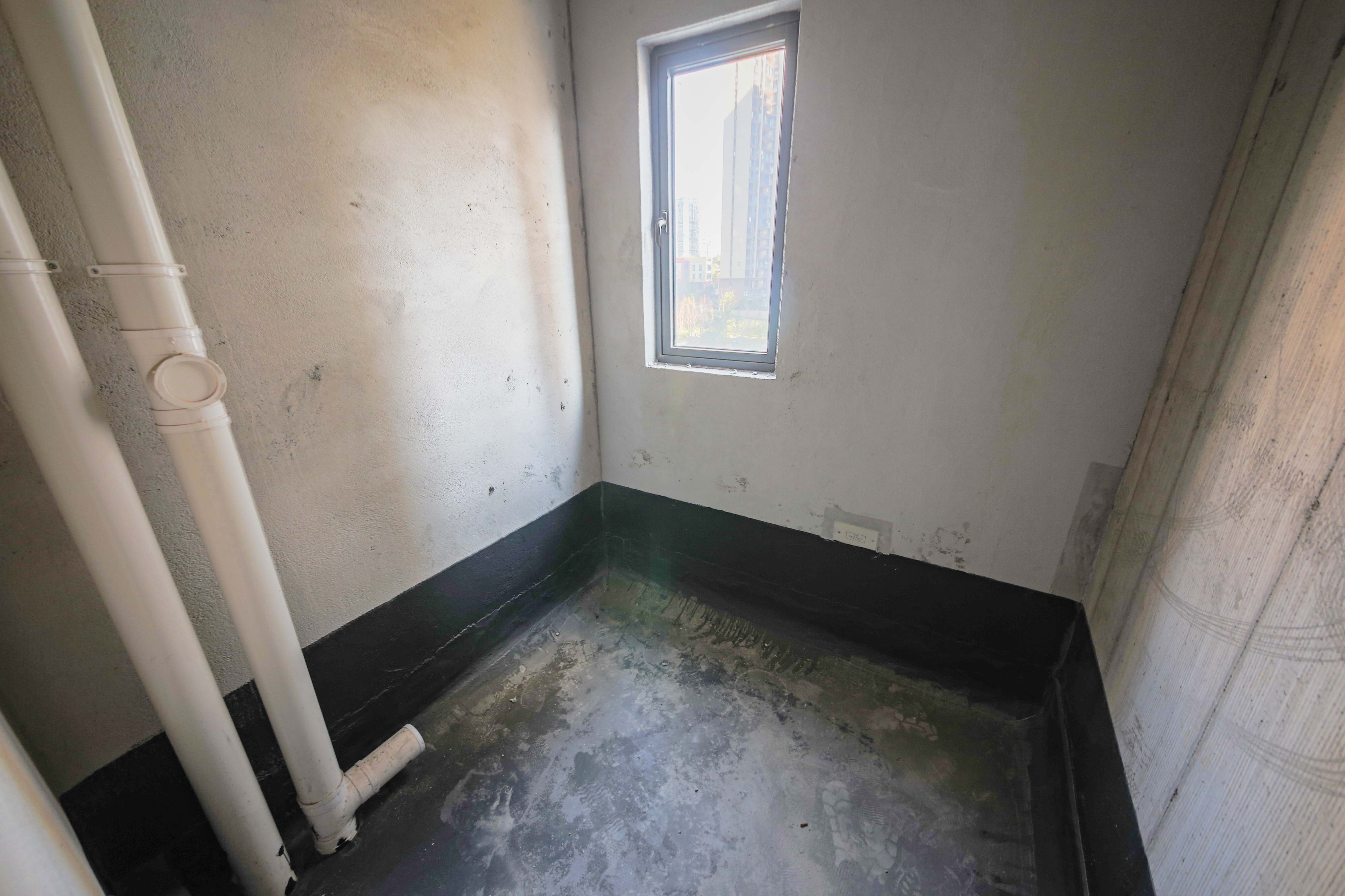 中建钰和城  4室2厅2卫    198.0万卫生间
