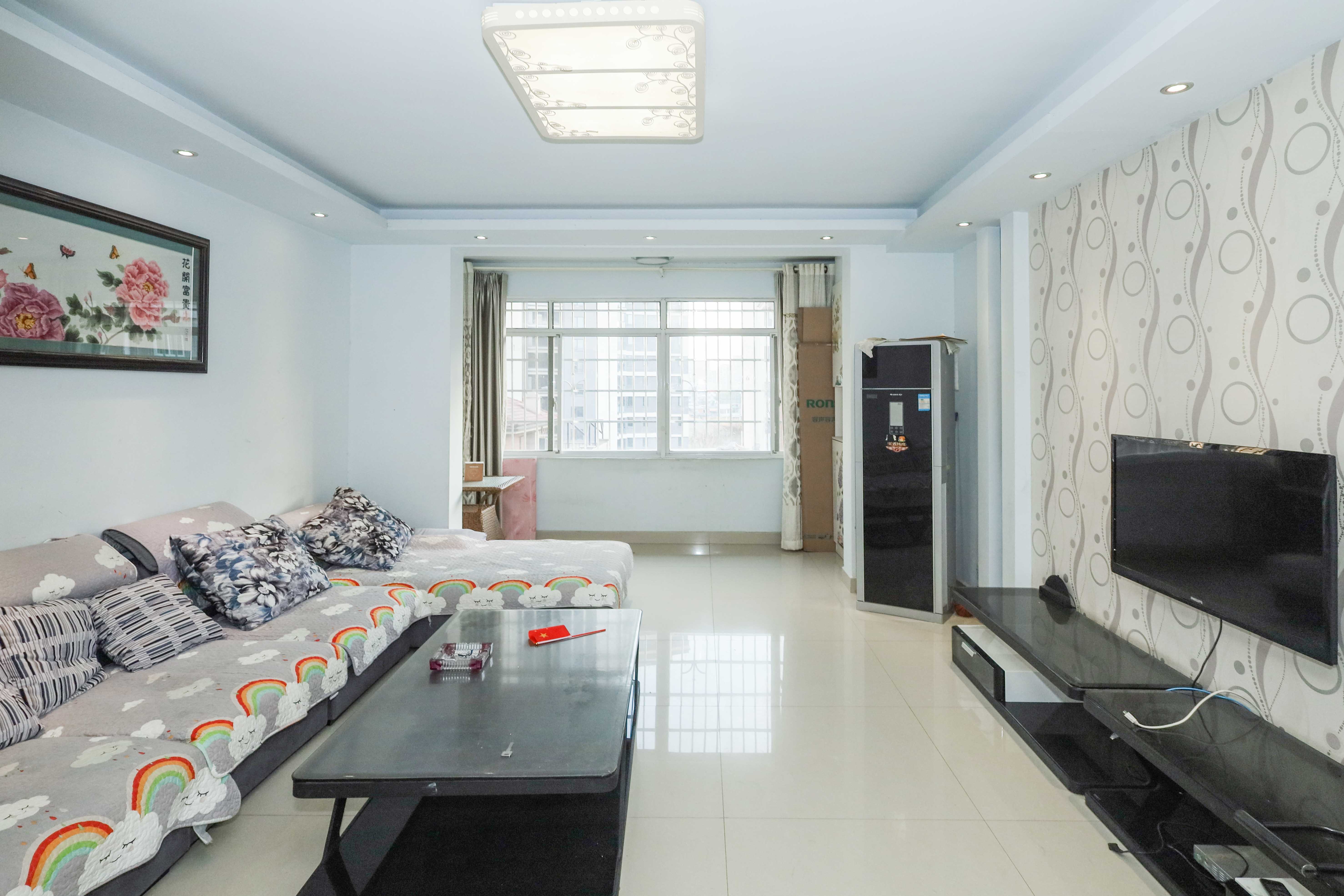 山水英伦  3室2厅2卫    65.0万 山水英伦  3室2厅2卫    65.0万客厅