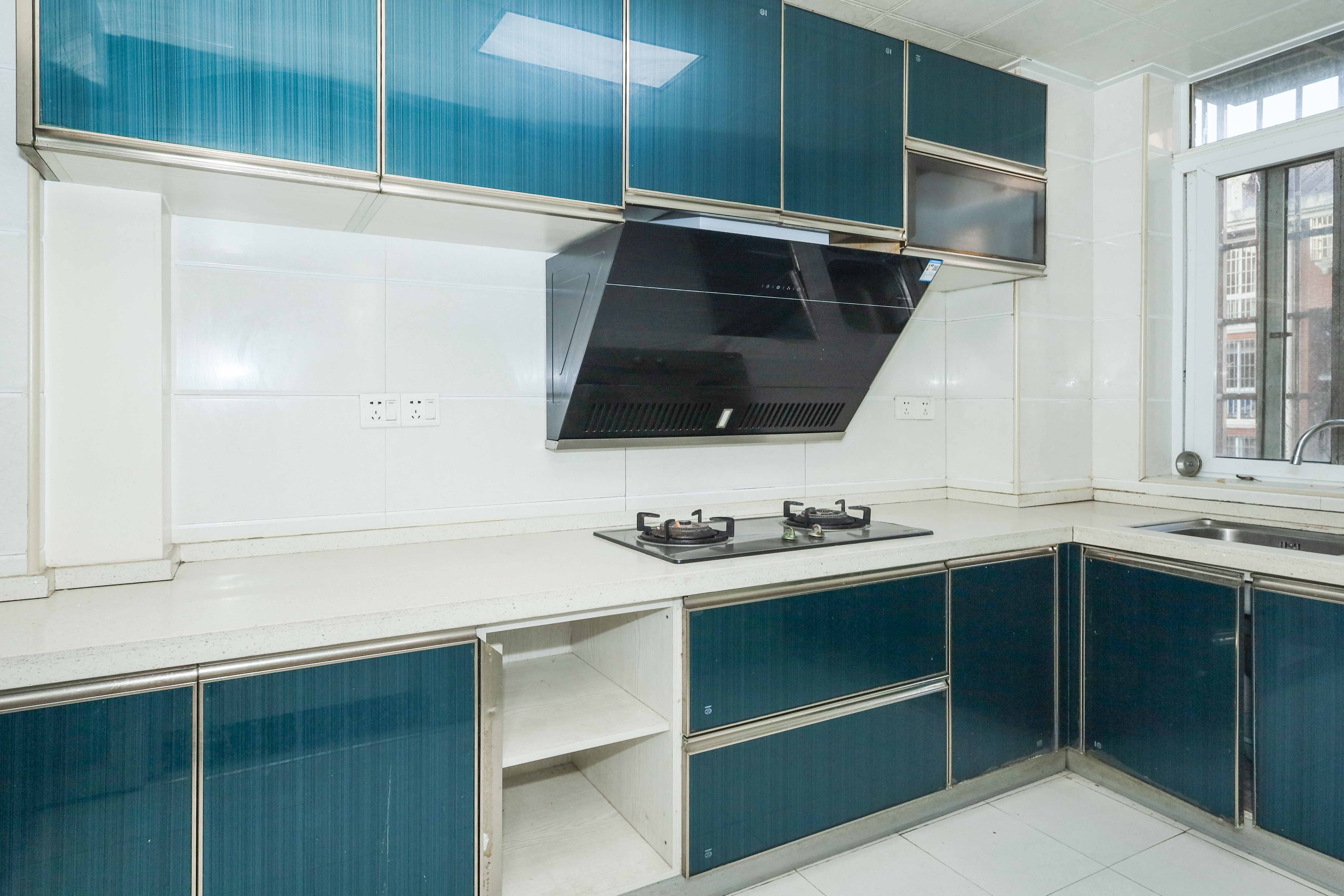 山水英伦  3室2厅2卫    65.0万 山水英伦  3室2厅2卫    65.0万厨房