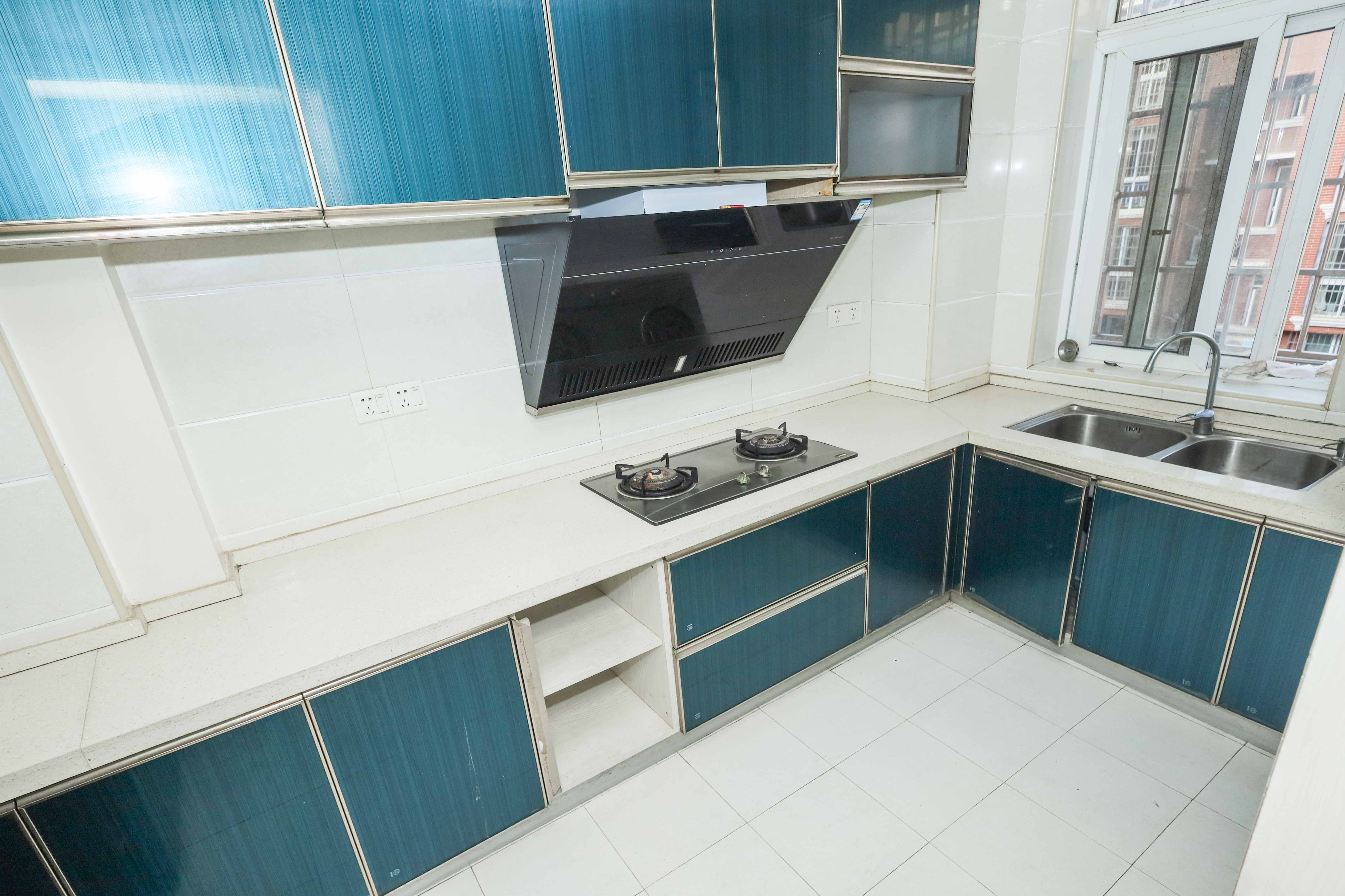 山水英伦  3室2厅2卫    65.0万 山水英伦  3室2厅2卫    65.0万厨房