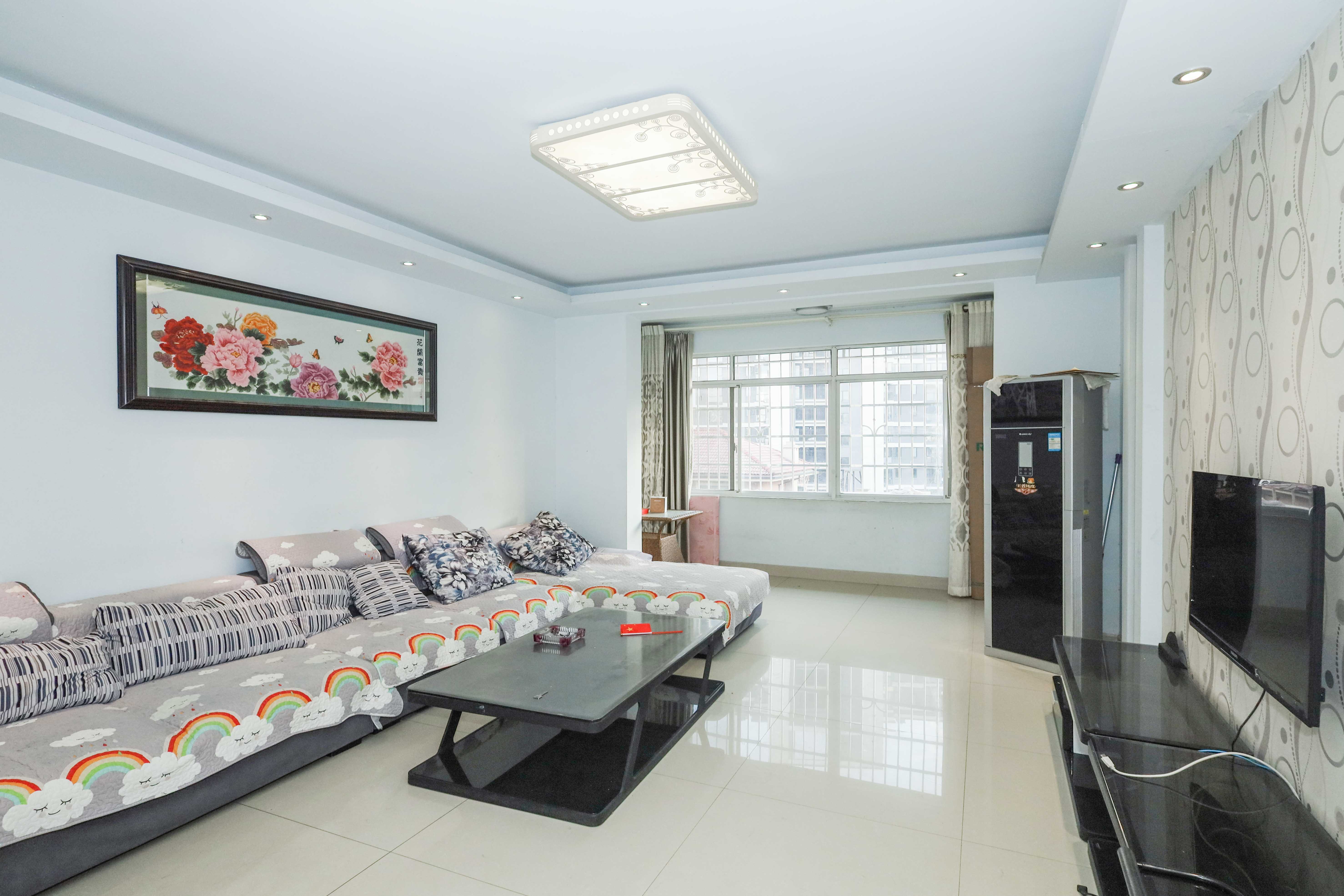 山水英伦  3室2厅2卫    65.0万 山水英伦  3室2厅2卫    65.0万客厅