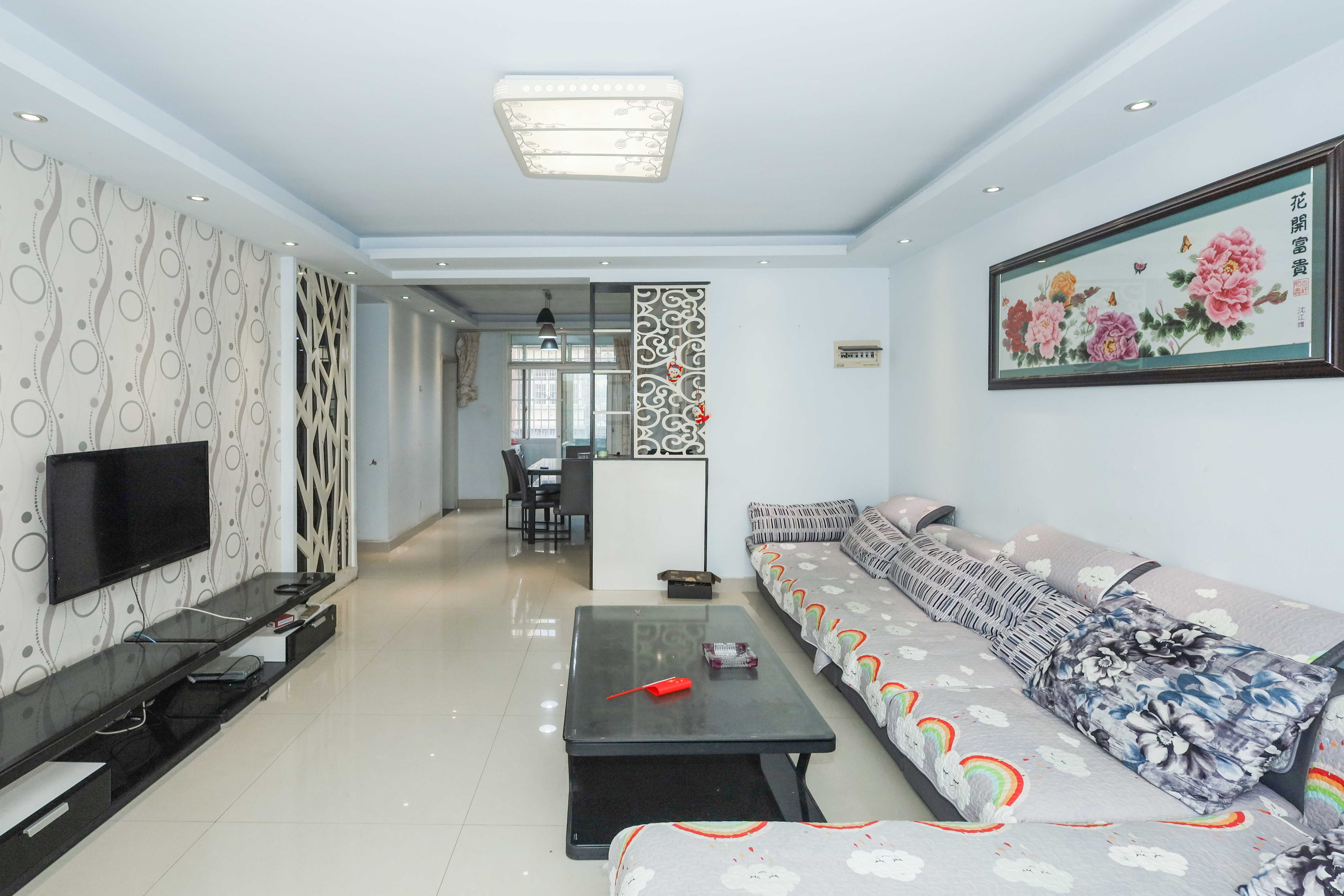 山水英伦  3室2厅2卫    65.0万 山水英伦  3室2厅2卫    65.0万客厅