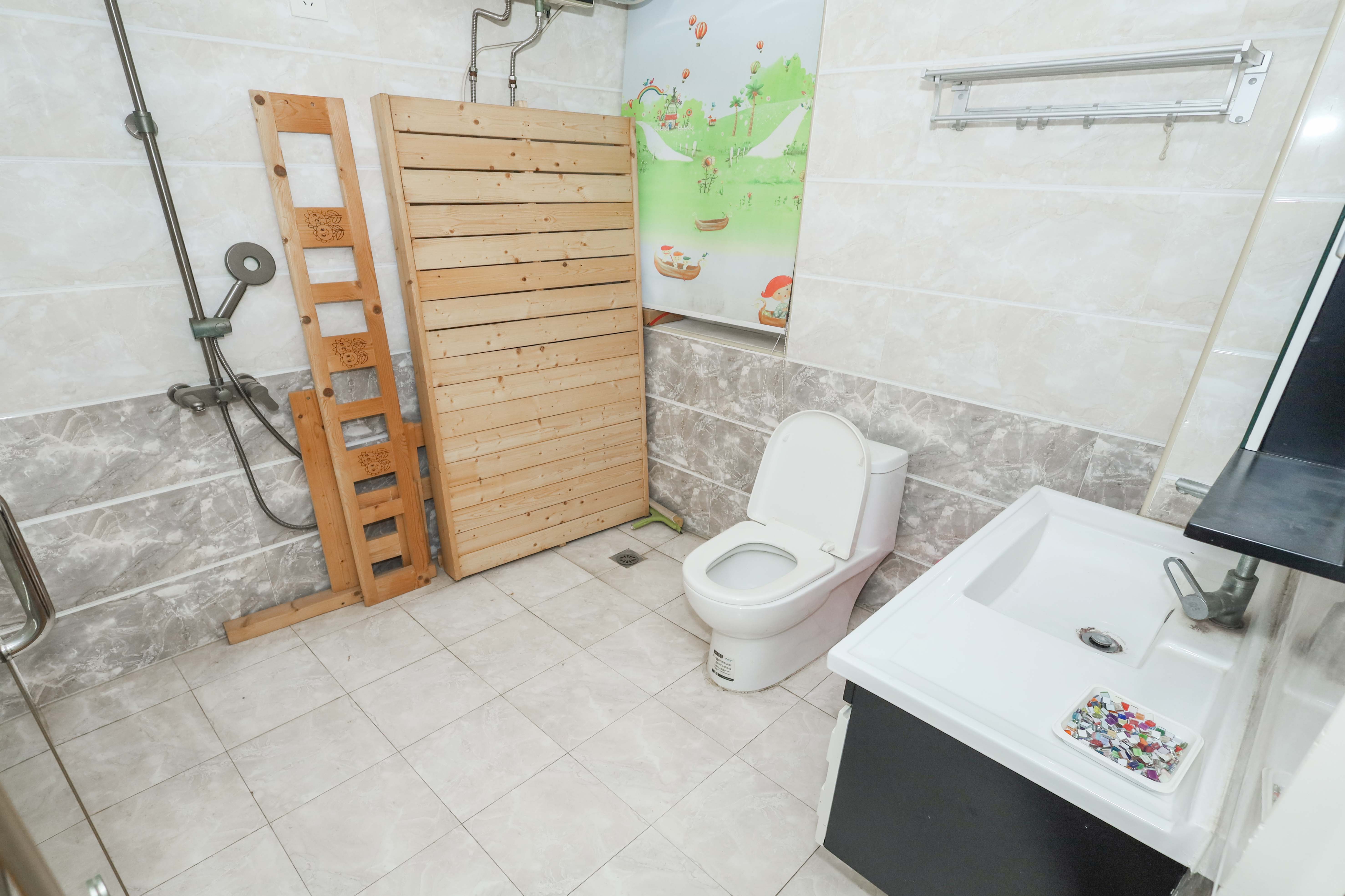 山水英伦  3室2厅2卫    65.0万 山水英伦  3室2厅2卫    65.0万卫生间