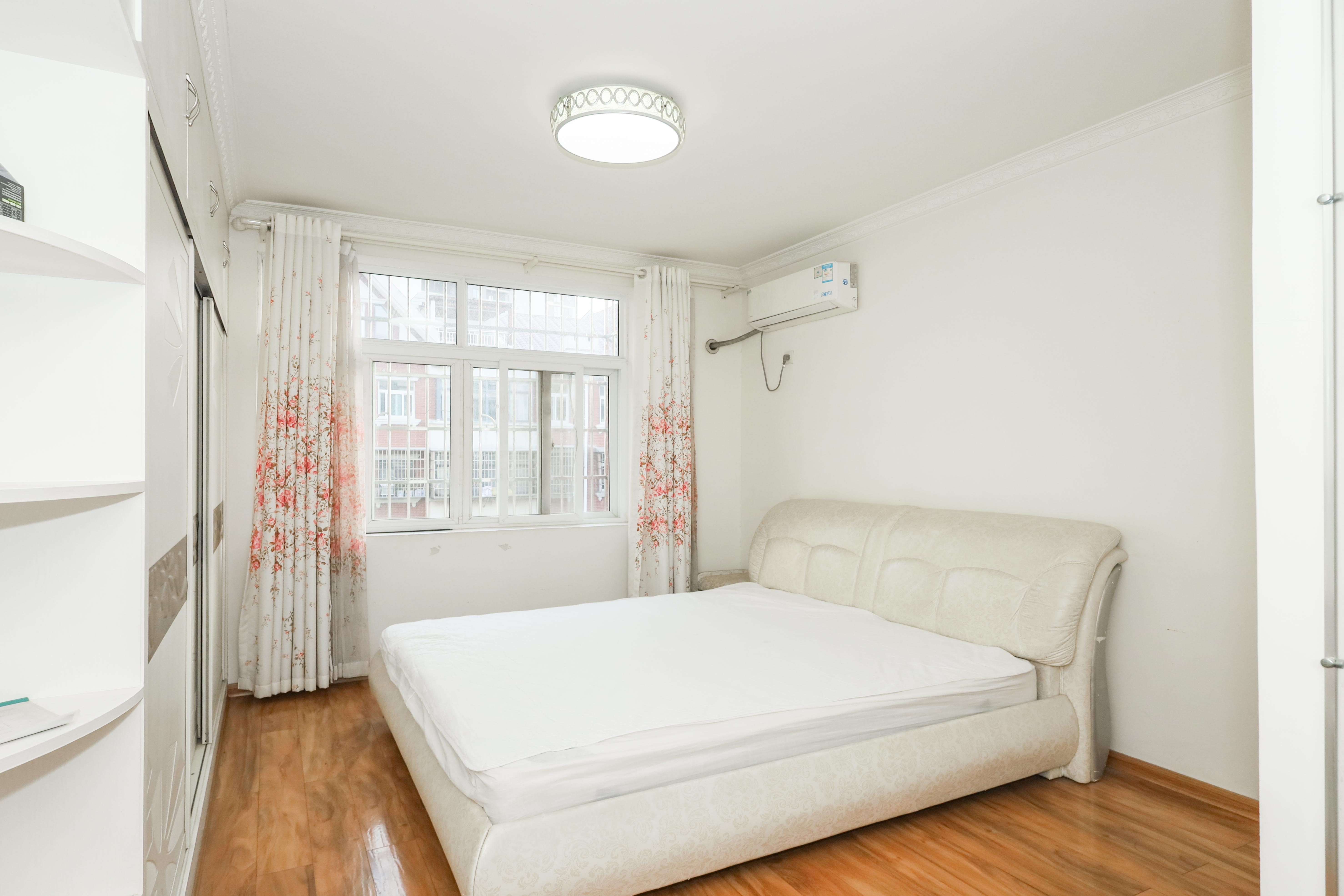 山水英伦  3室2厅2卫    65.0万 山水英伦  3室2厅2卫    65.0万卧室