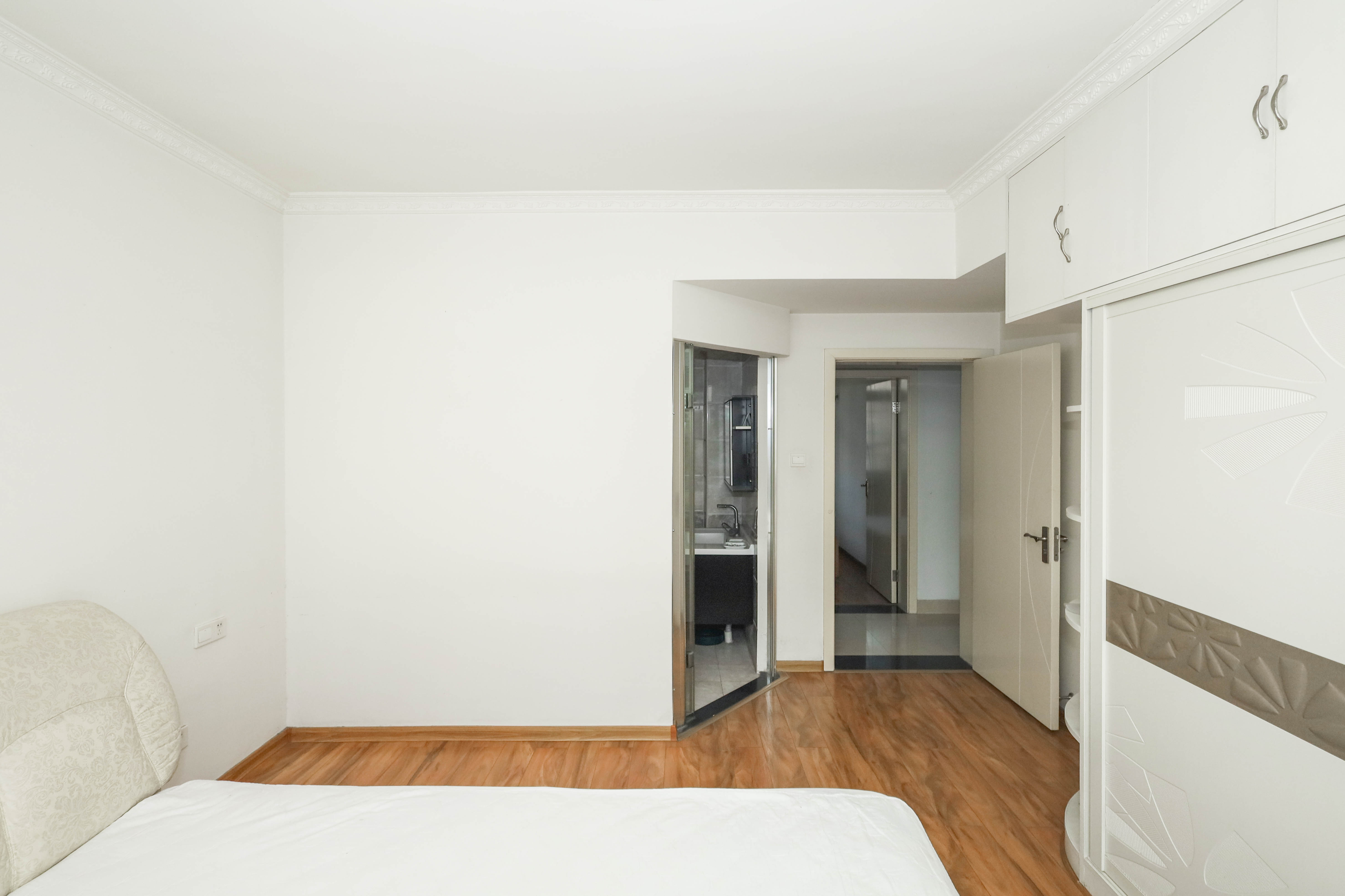 山水英伦  3室2厅2卫    65.0万 山水英伦  3室2厅2卫    65.0万卧室