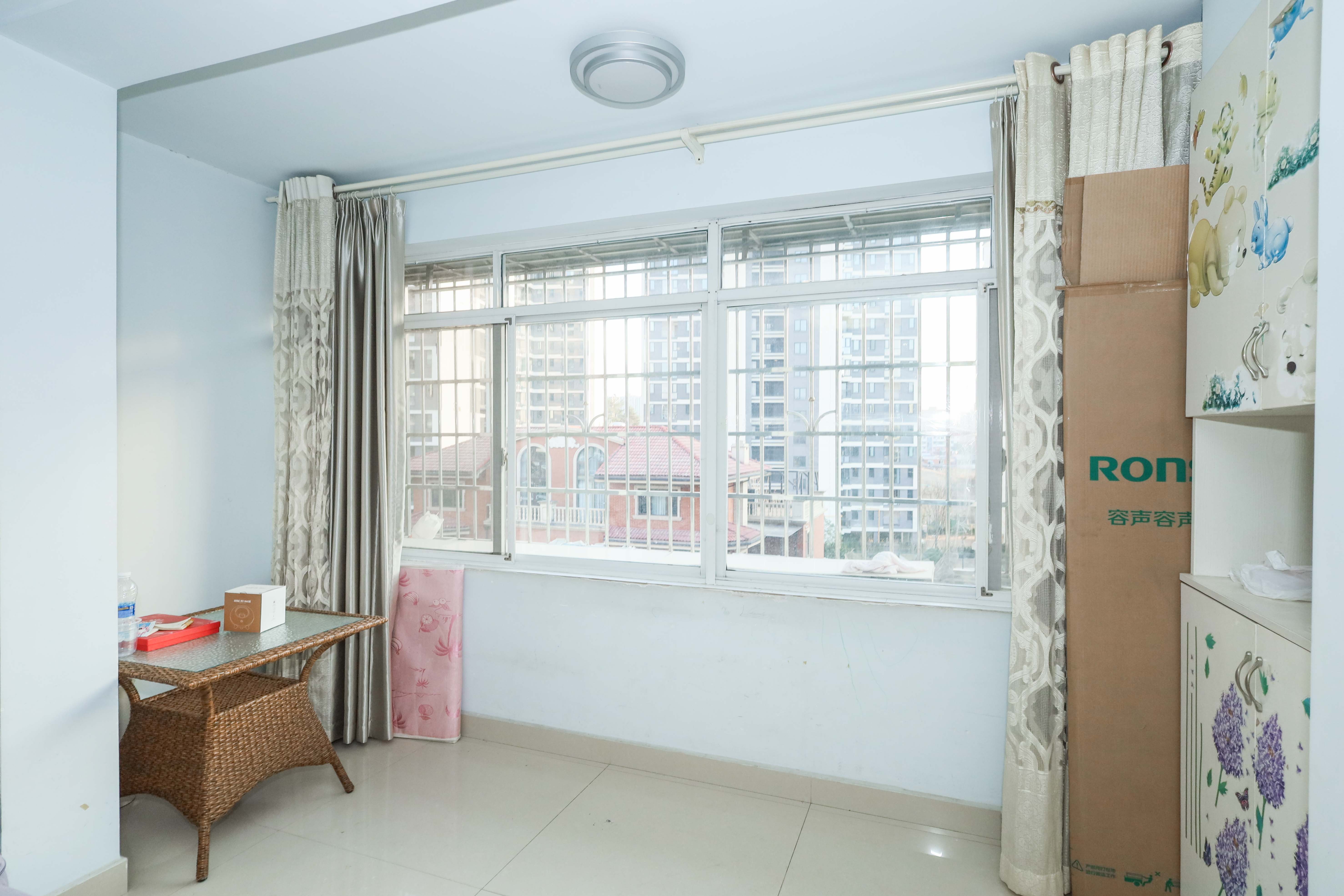 山水英伦  3室2厅2卫    65.0万 山水英伦  3室2厅2卫    65.0万阳台