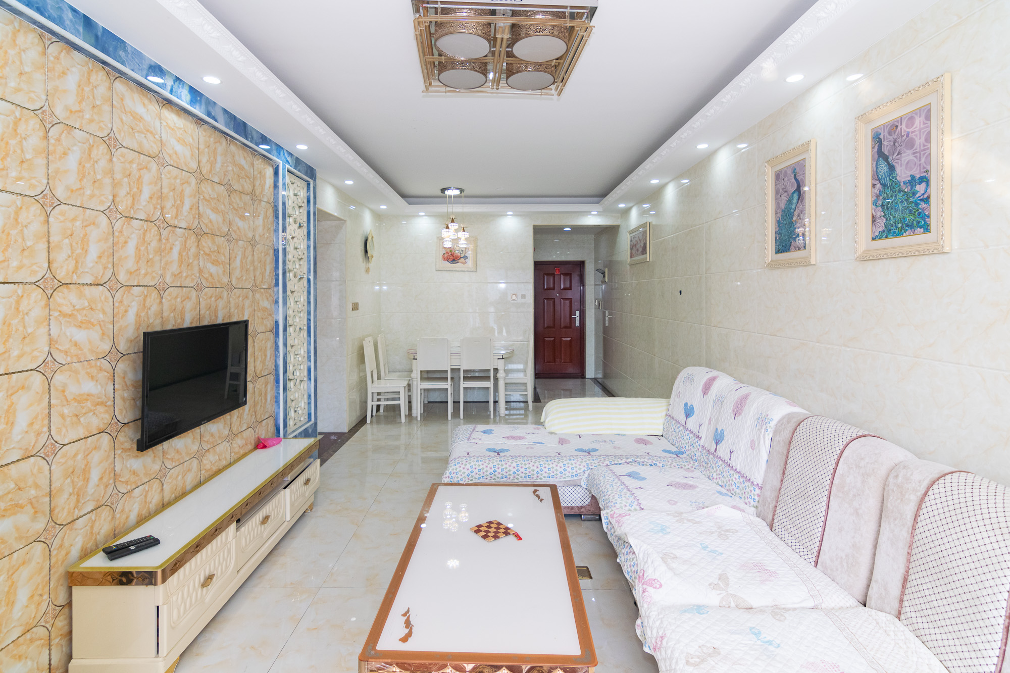 新城国际花都 3室2厅1卫 58.0万 新城国际花都 3室2厅1卫 58.0万客厅