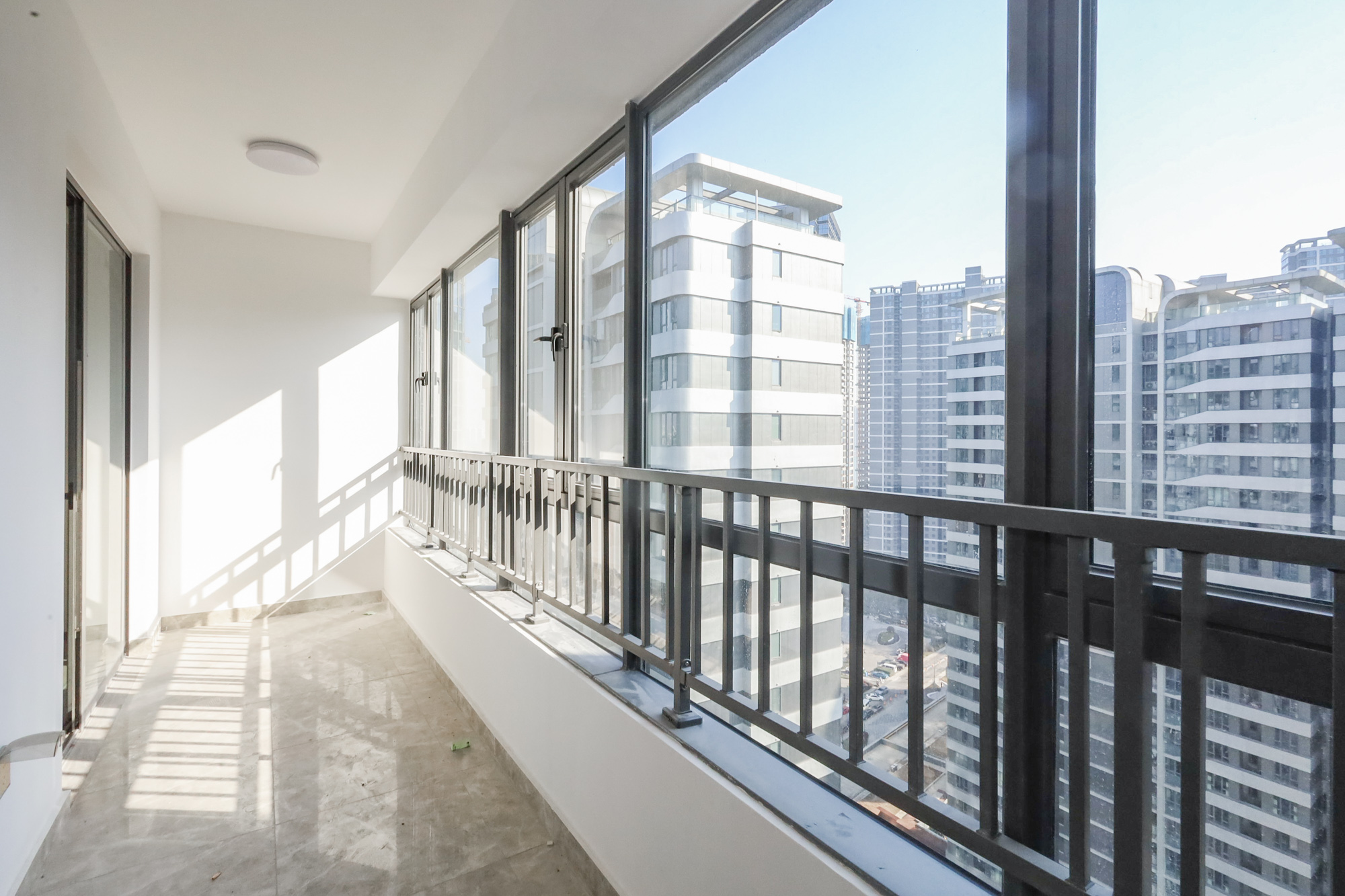 复地滨江金融中心 4室2厅2卫 212.0万 复地滨江金融中心 4室2厅2卫 212.0万阳台