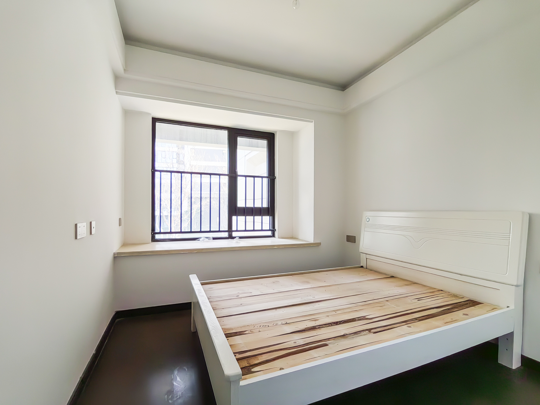 东原麓印长江B区  4室2厅1卫   168.00万卧室