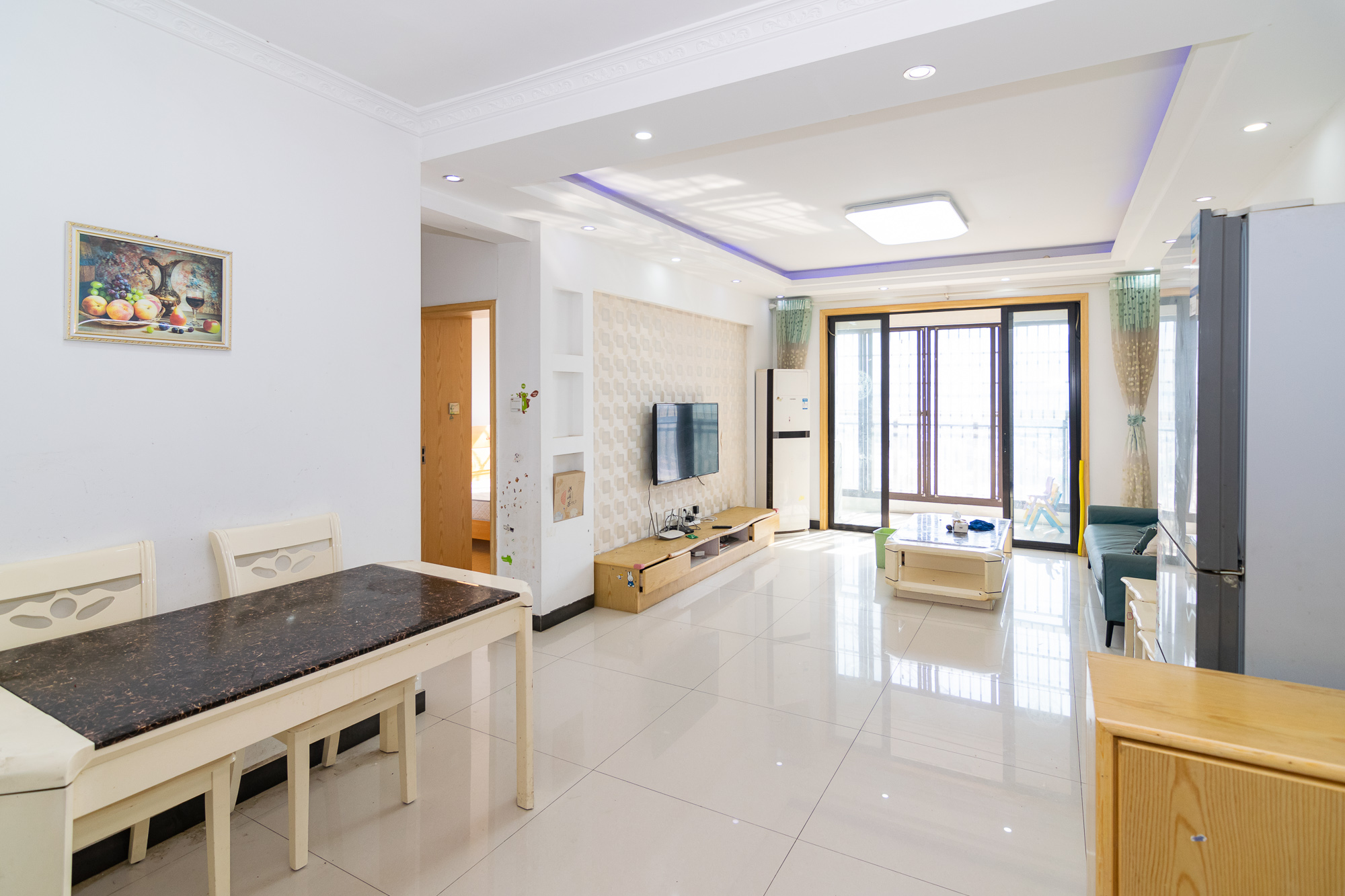 新城国际花都 3室2厅1卫 60.00万 新城国际花都 3室2厅1卫 60.00万客厅