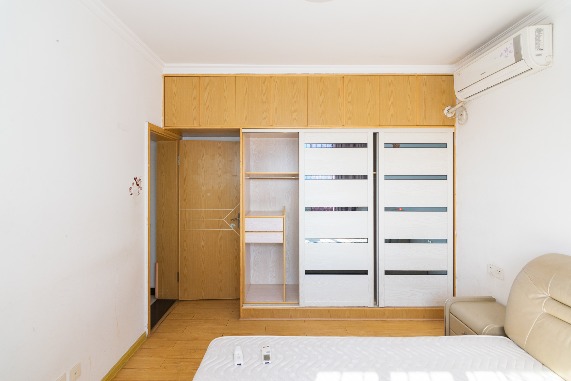 新城国际花都 3室2厅1卫 60.00万 新城国际花都 3室2厅1卫 60.00万卧室