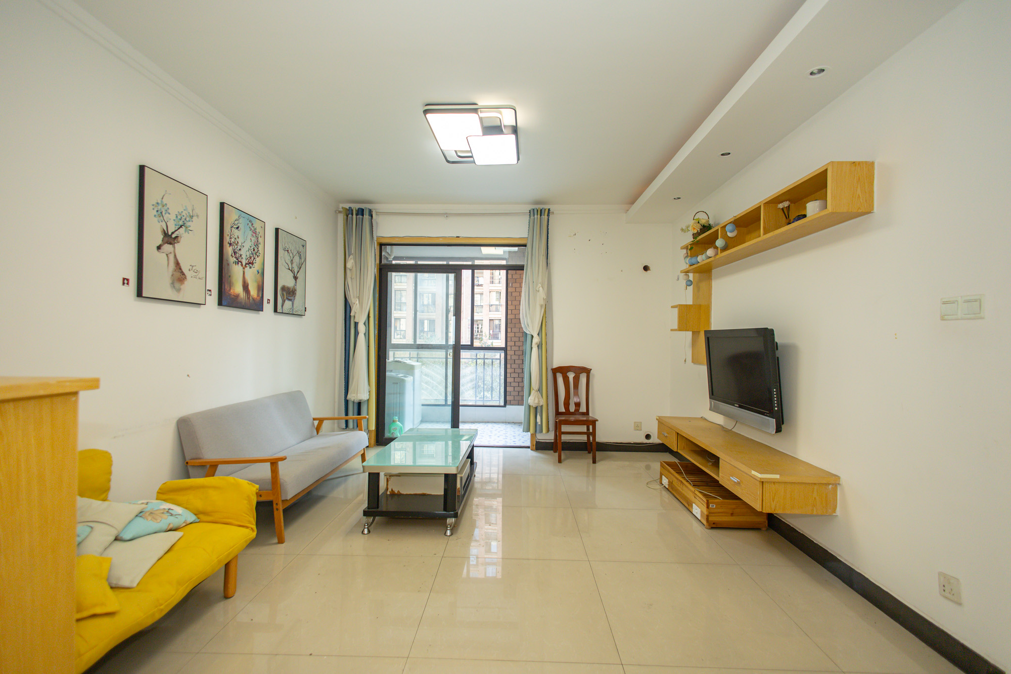 华润凤凰城一期 2室2厅1卫 48.0万 华润凤凰城一期 2室2厅1卫 48.0万客厅