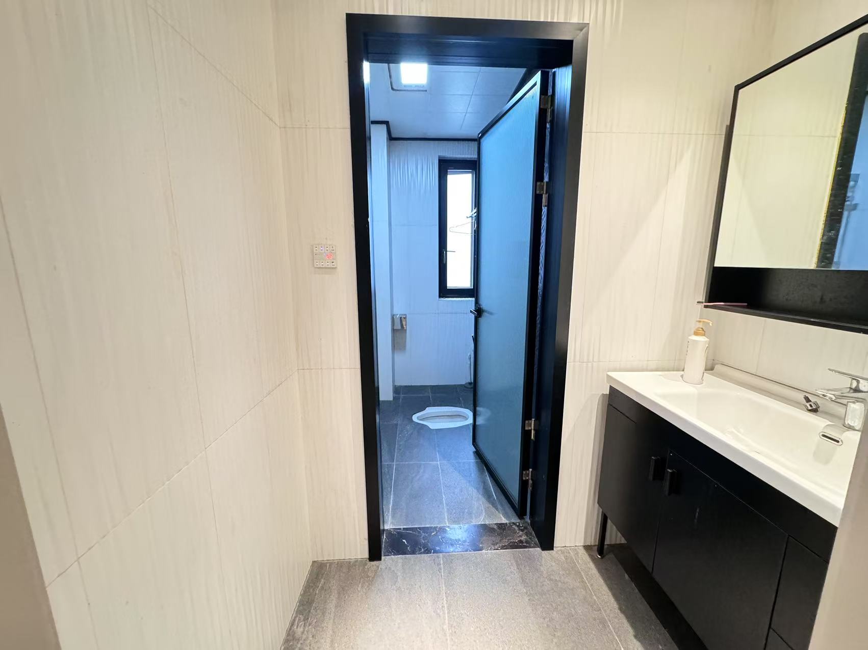 翡翠公园(北大资源) 4室2厅3卫 268.0万 翡翠公园(北大资源) 4室2厅3卫 268.0万室内图