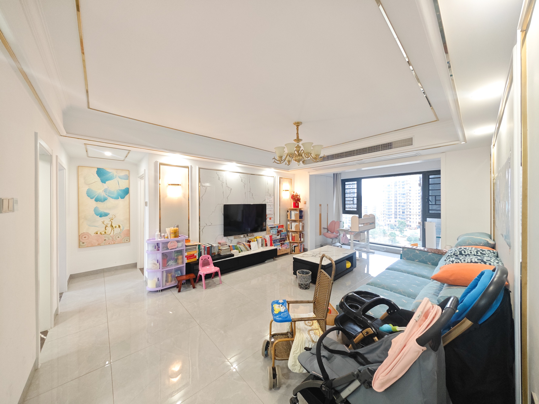 中建嘉和城  3室2厅2卫   130.00万客厅
