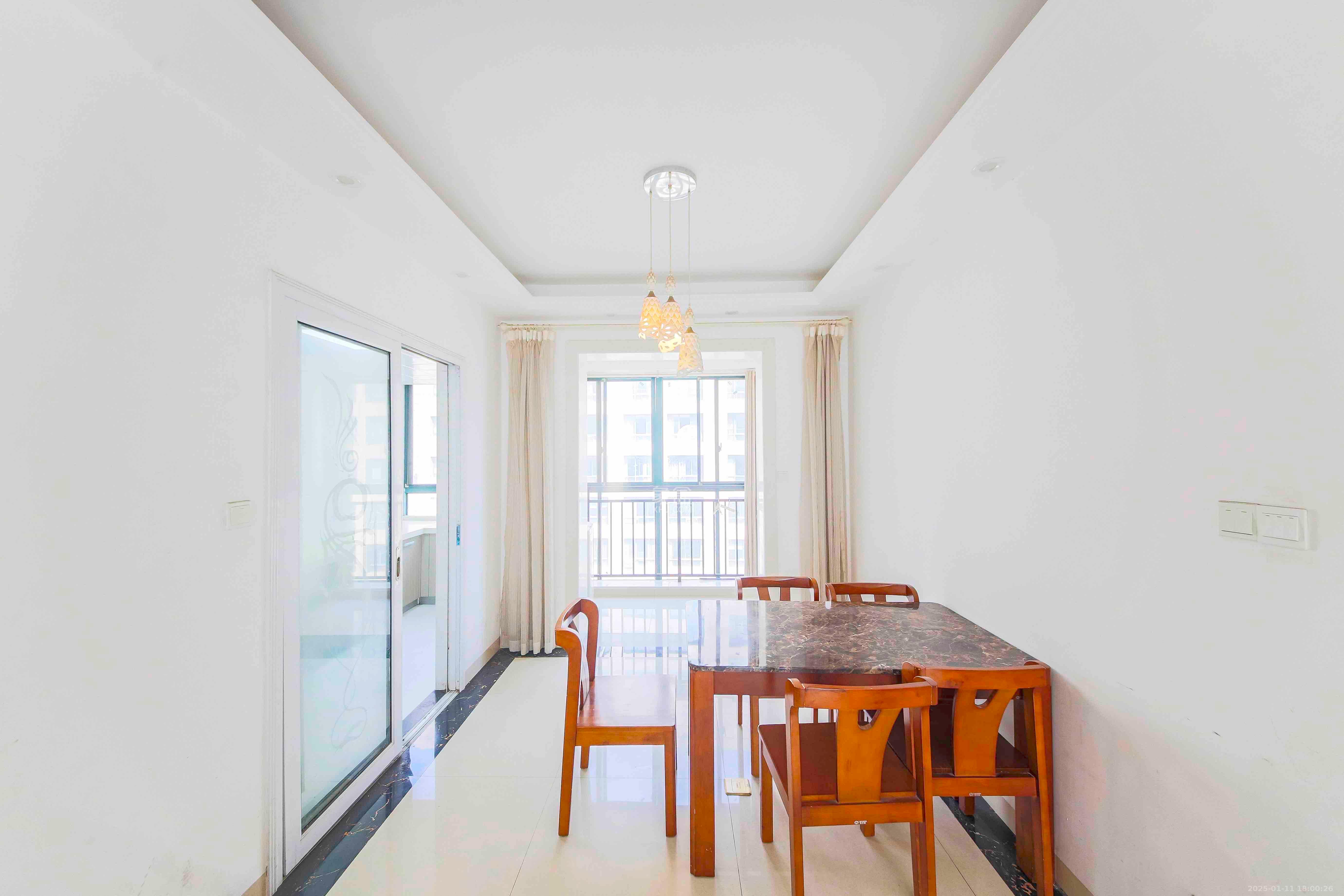 星城荣域 3室2厅2卫 2600.0元/月 星城荣域 3室2厅2卫 2600.0元/月室内图