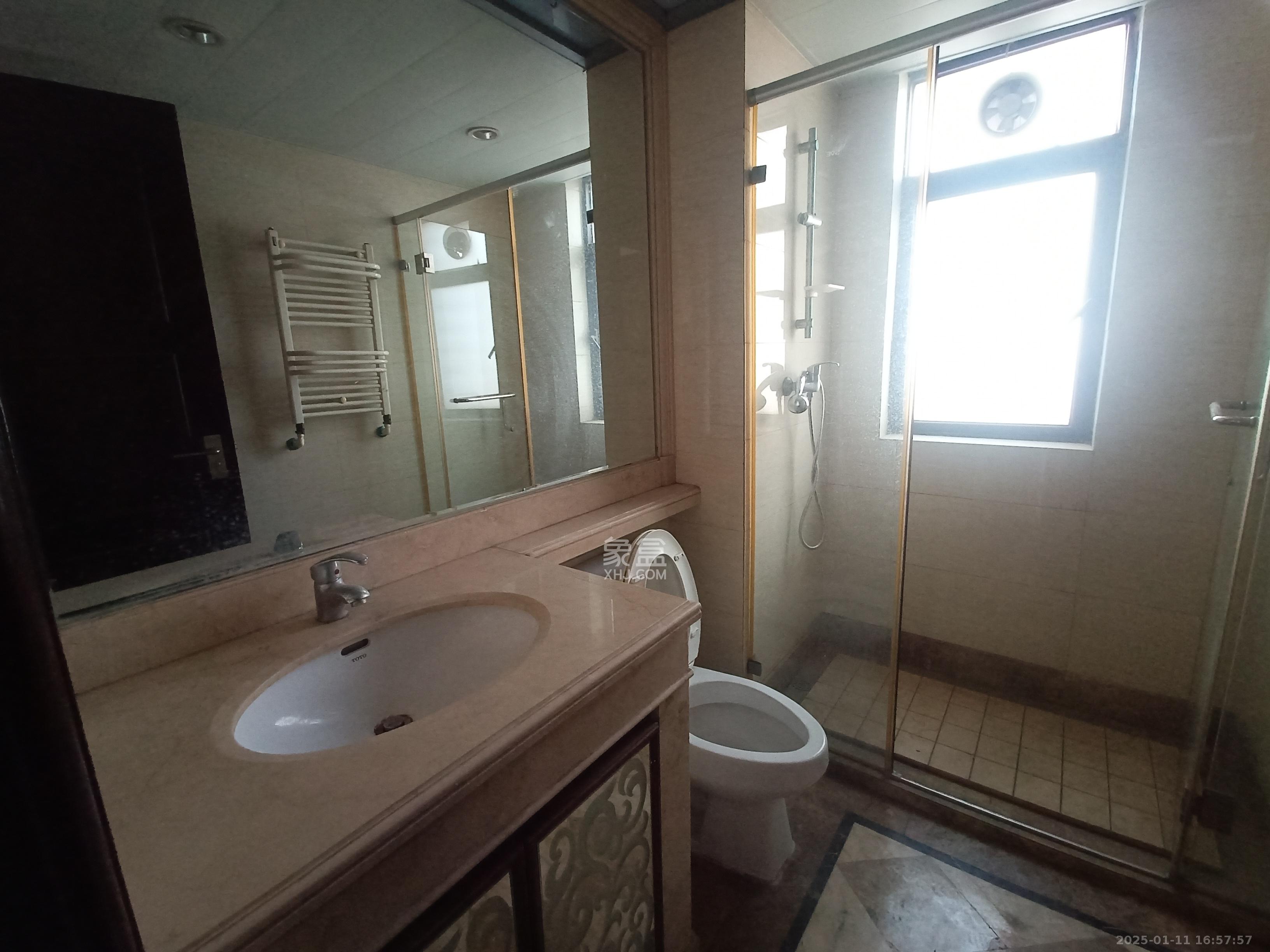 中海国际一期  3室2厅2卫    1800.0元/月 中海国际一期  3室2厅2卫    1800.0元/月室内图