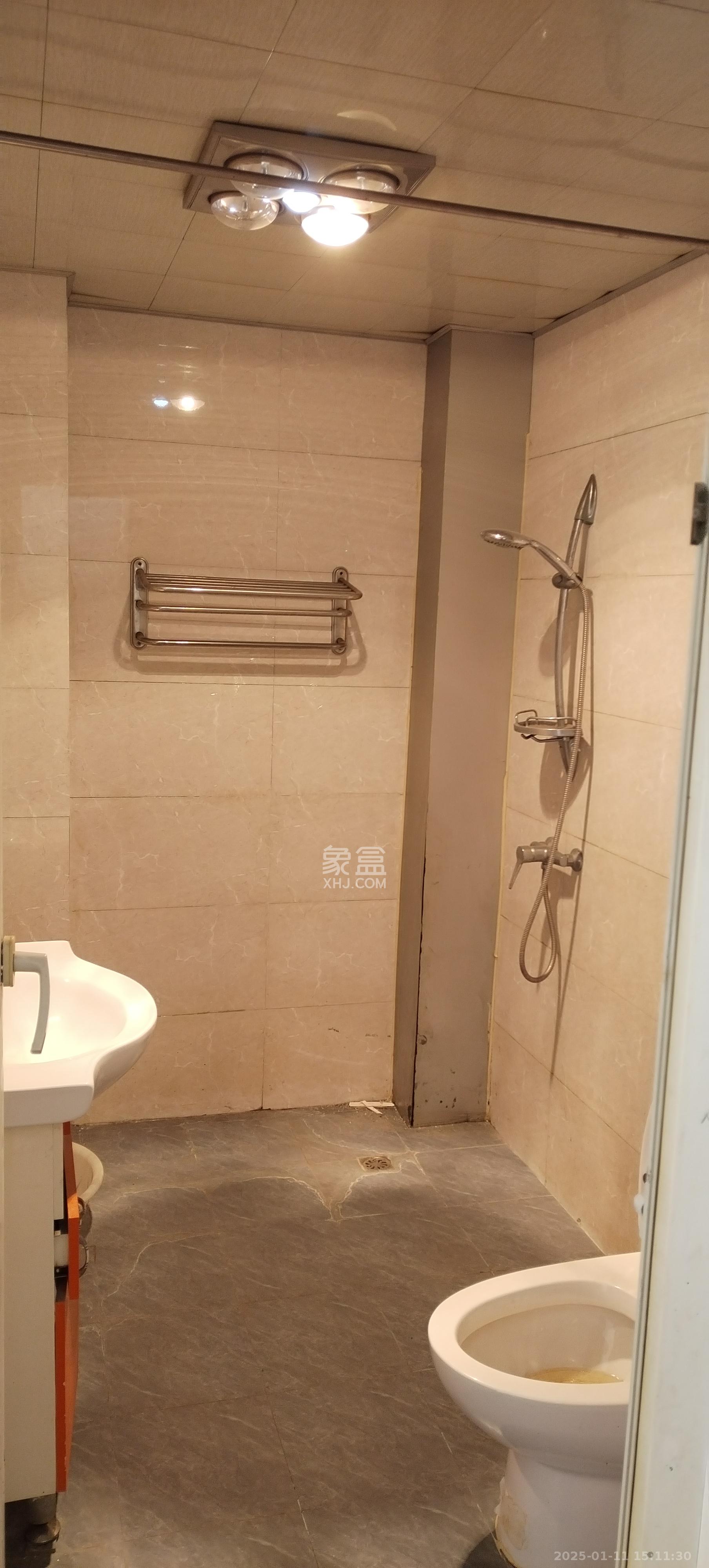 莲湖汽配城 1室2厅1卫 2500.0元/月 莲湖汽配城 1室2厅1卫 2500.0元/月室内图