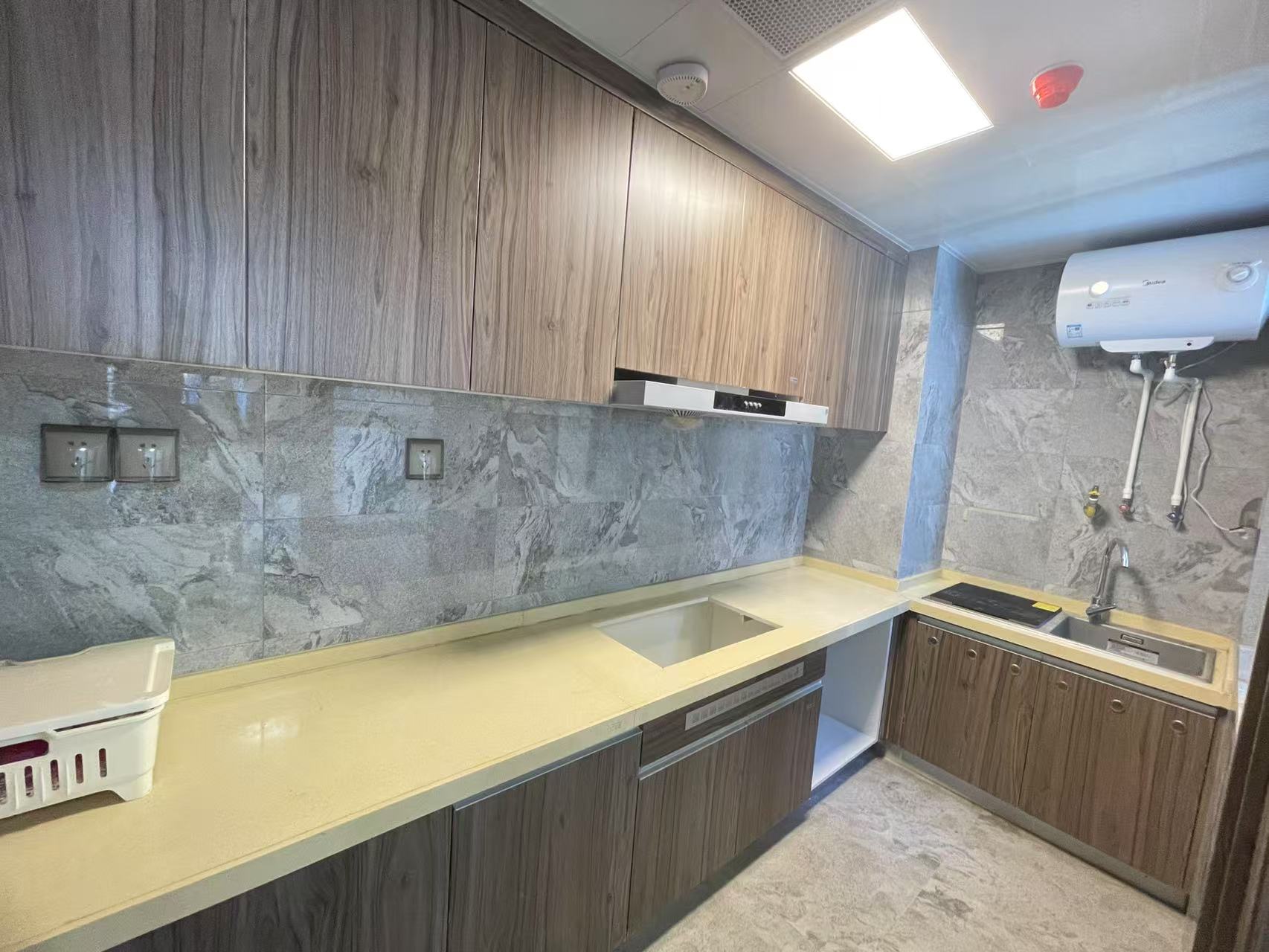 碧桂园公园上城 3室2厅2卫 2800.0元/月 碧桂园公园上城 3室2厅2卫 2800.0元/月室内图