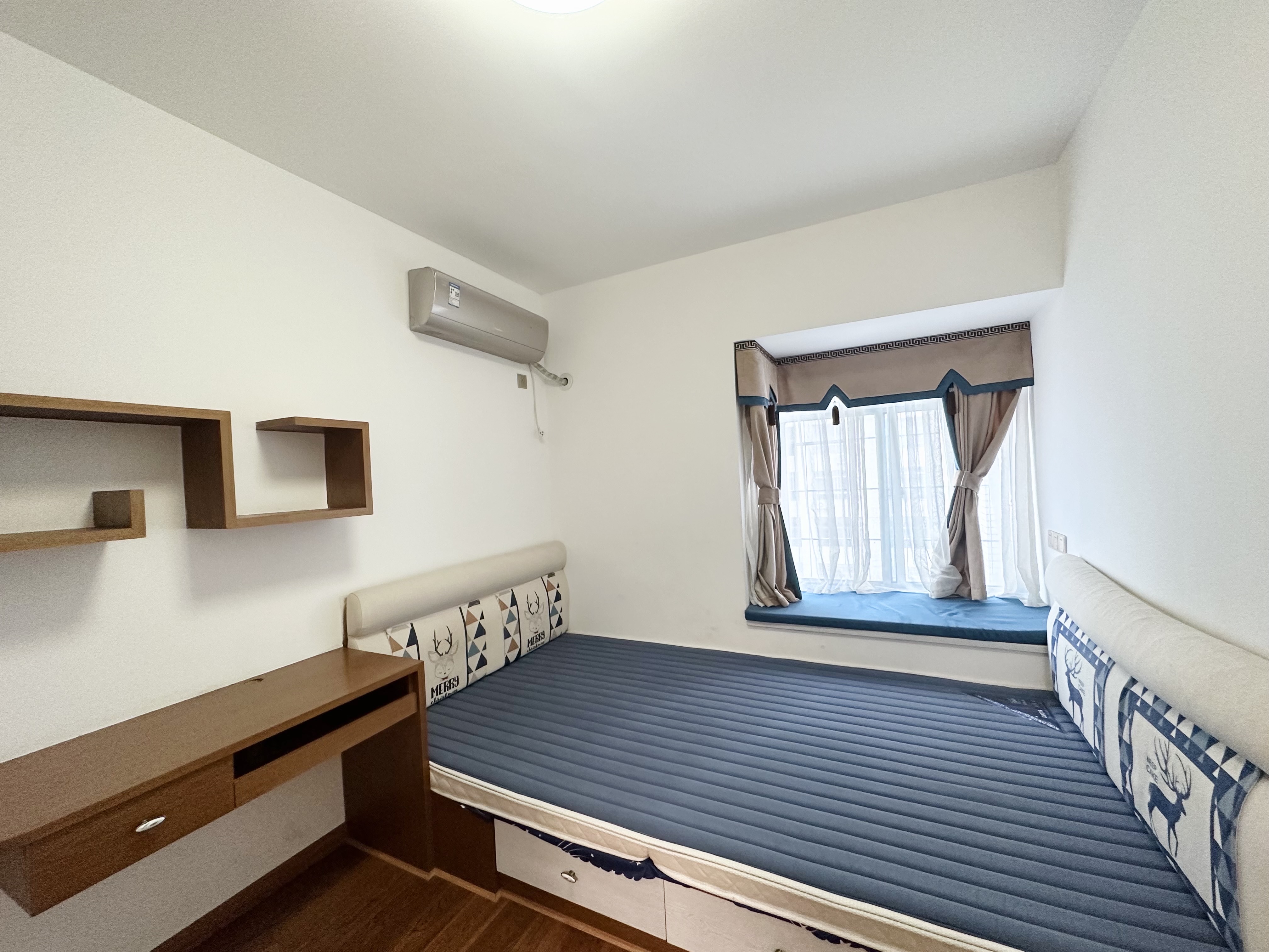 华南城市广场  1室0厅0卫    2300.0元/月 华南城市广场  1室0厅0卫    2300.0元/月室内图