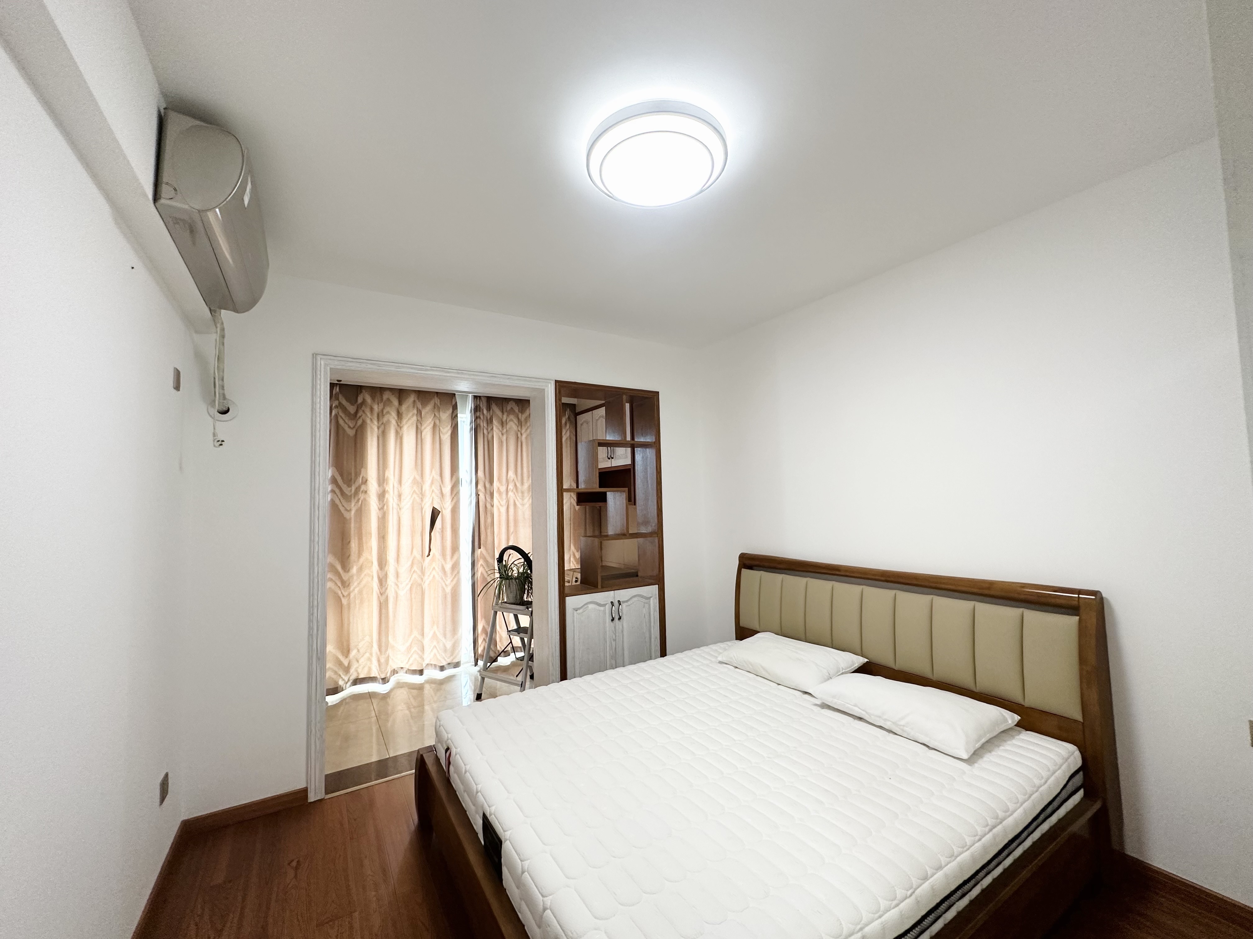 华南城市广场  1室0厅0卫    2300.0元/月 华南城市广场  1室0厅0卫    2300.0元/月室内图