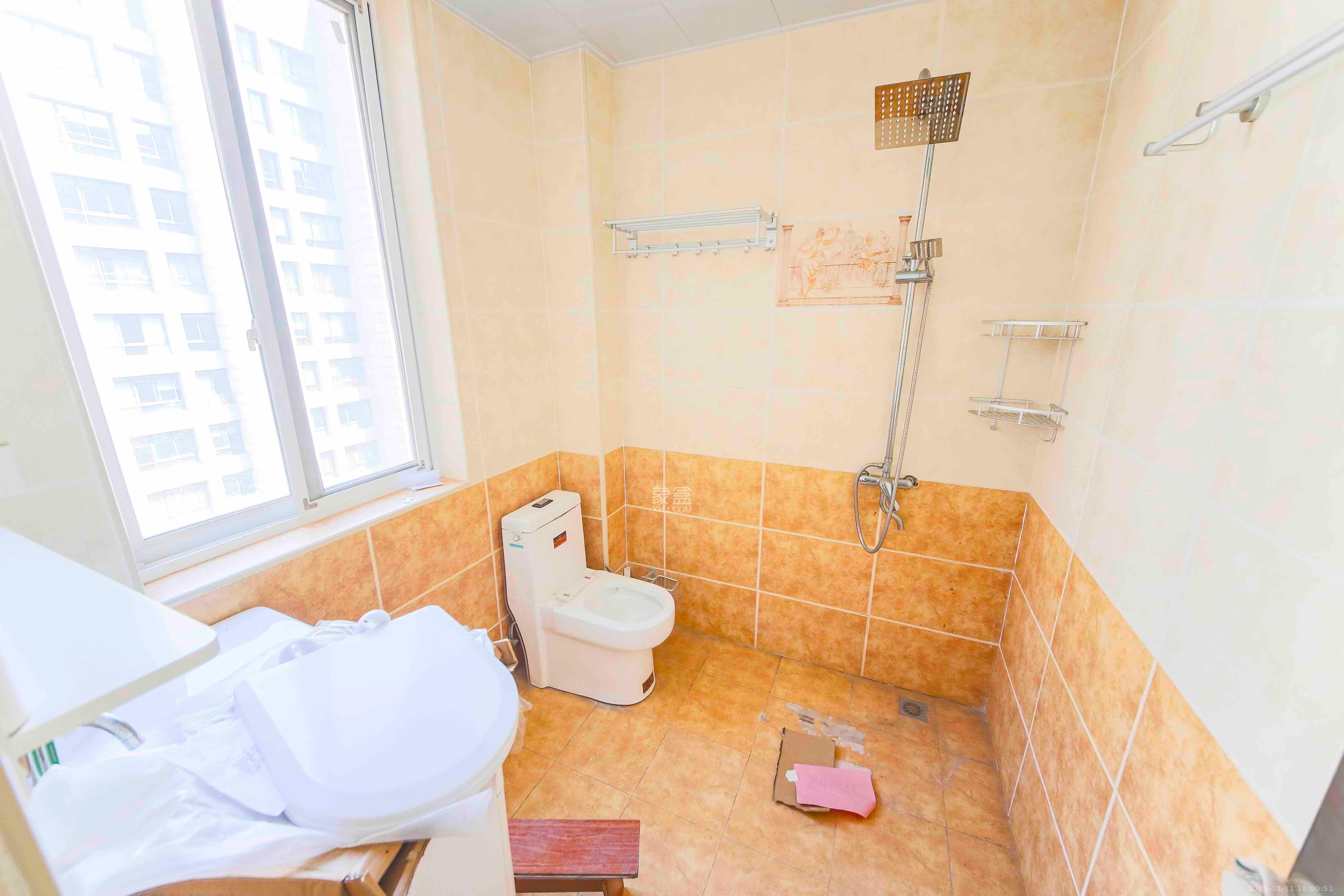 星城荣域 3室2厅2卫 2600.0元/月 星城荣域 3室2厅2卫 2600.0元/月室内图