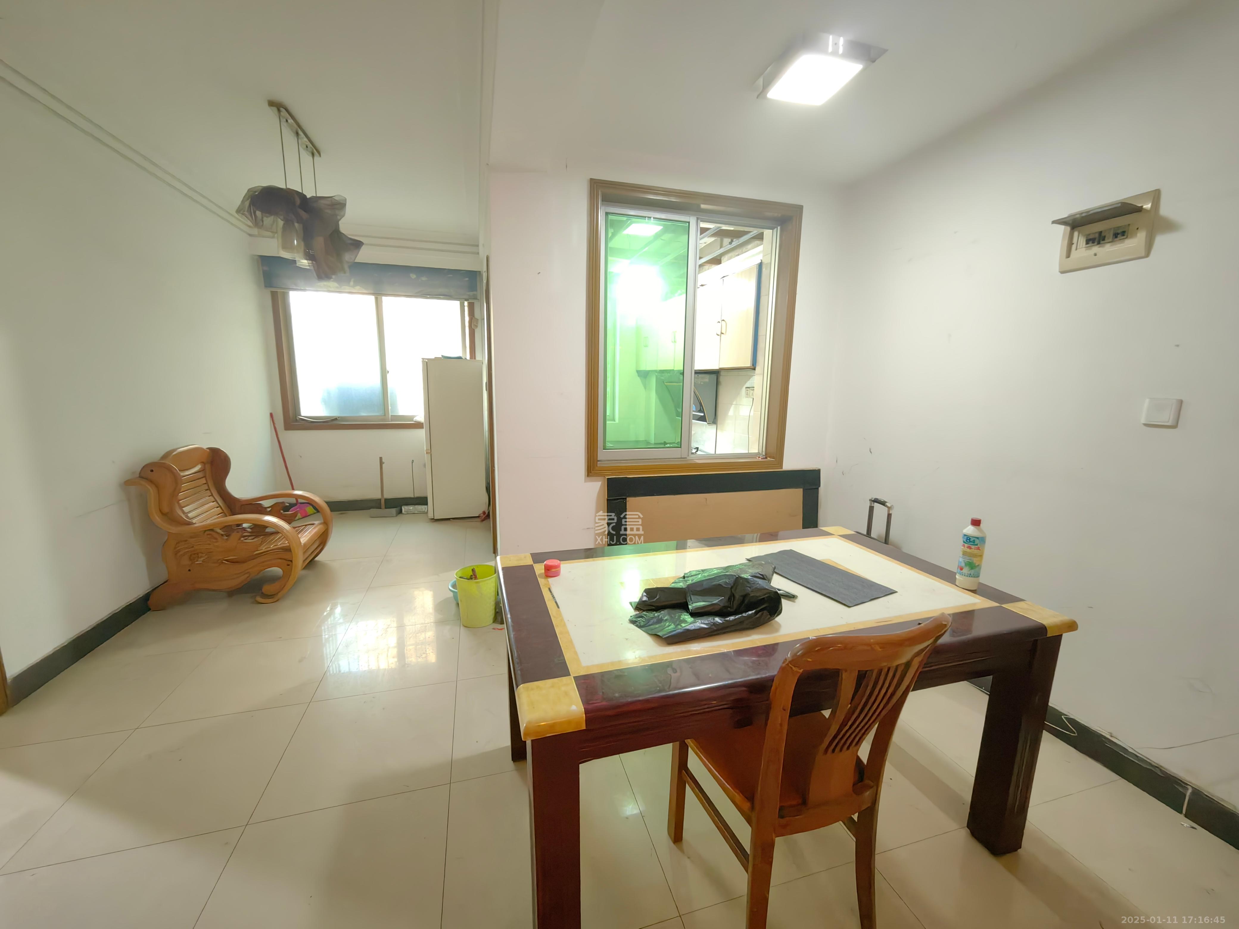 中南汽车世界 3室2厅2卫 1300.0元/月 中南汽车世界 3室2厅2卫 1300.0元/月室内图