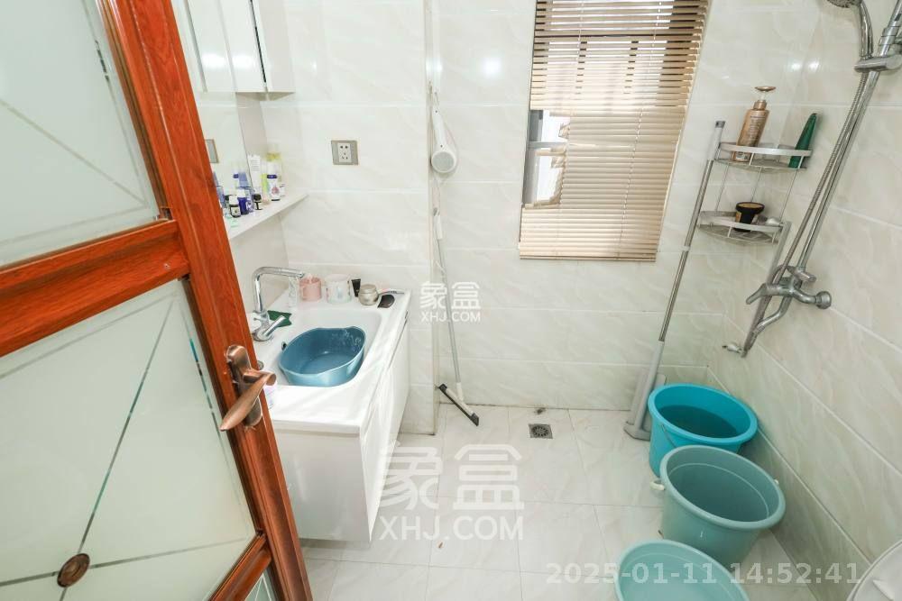 好莱城(弘德西街) 3室2厅1卫 2300.0元/月 好莱城(弘德西街) 3室2厅1卫 2300.0元/月室内图