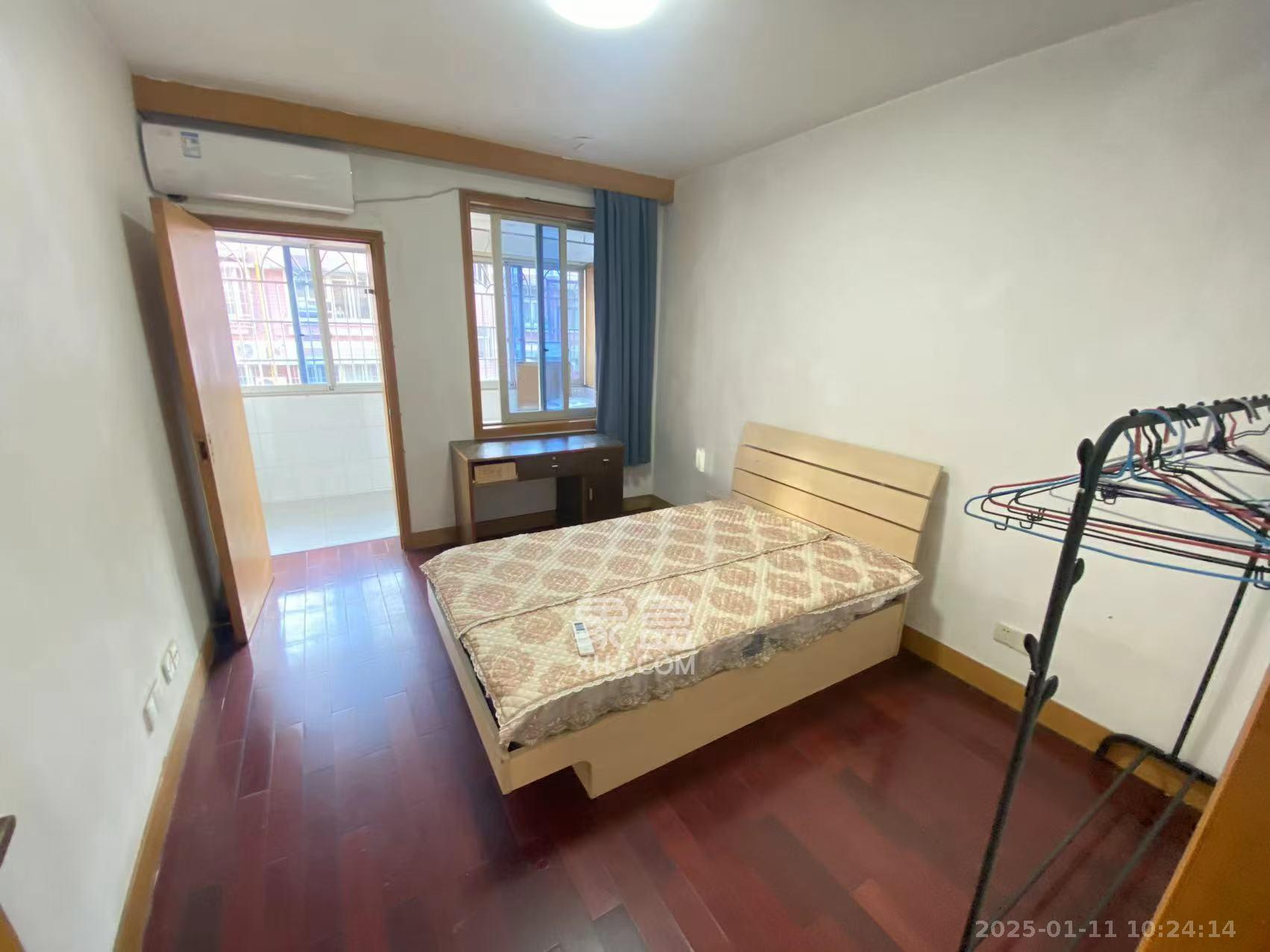 水泵厂宿舍  3室2厅1卫    1800.0元/月 水泵厂宿舍  3室2厅1卫    1800.0元/月室内图