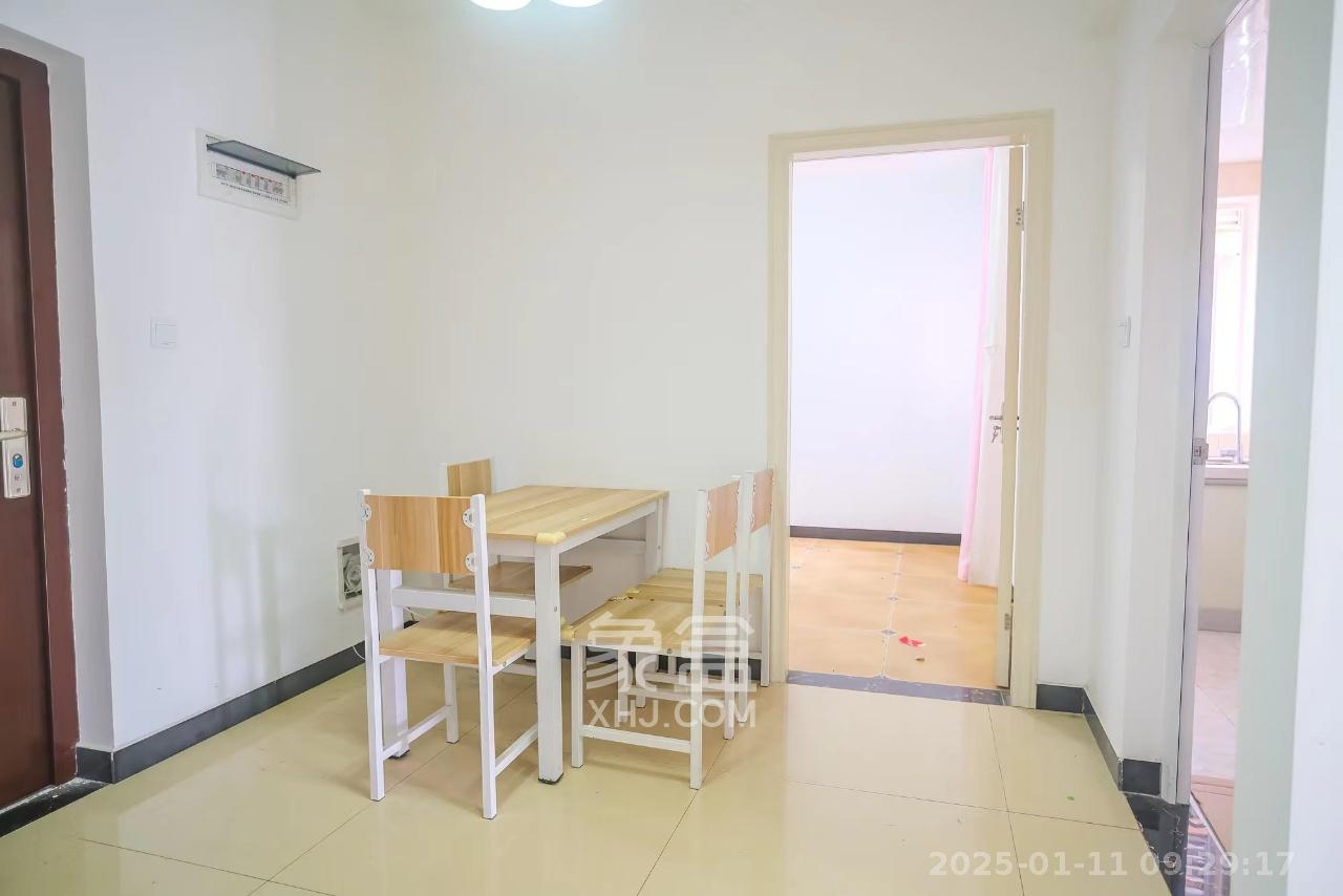 荣盛花语城 3室2厅1卫 1300.0元/月 荣盛花语城 3室2厅1卫 1300.0元/月室内图