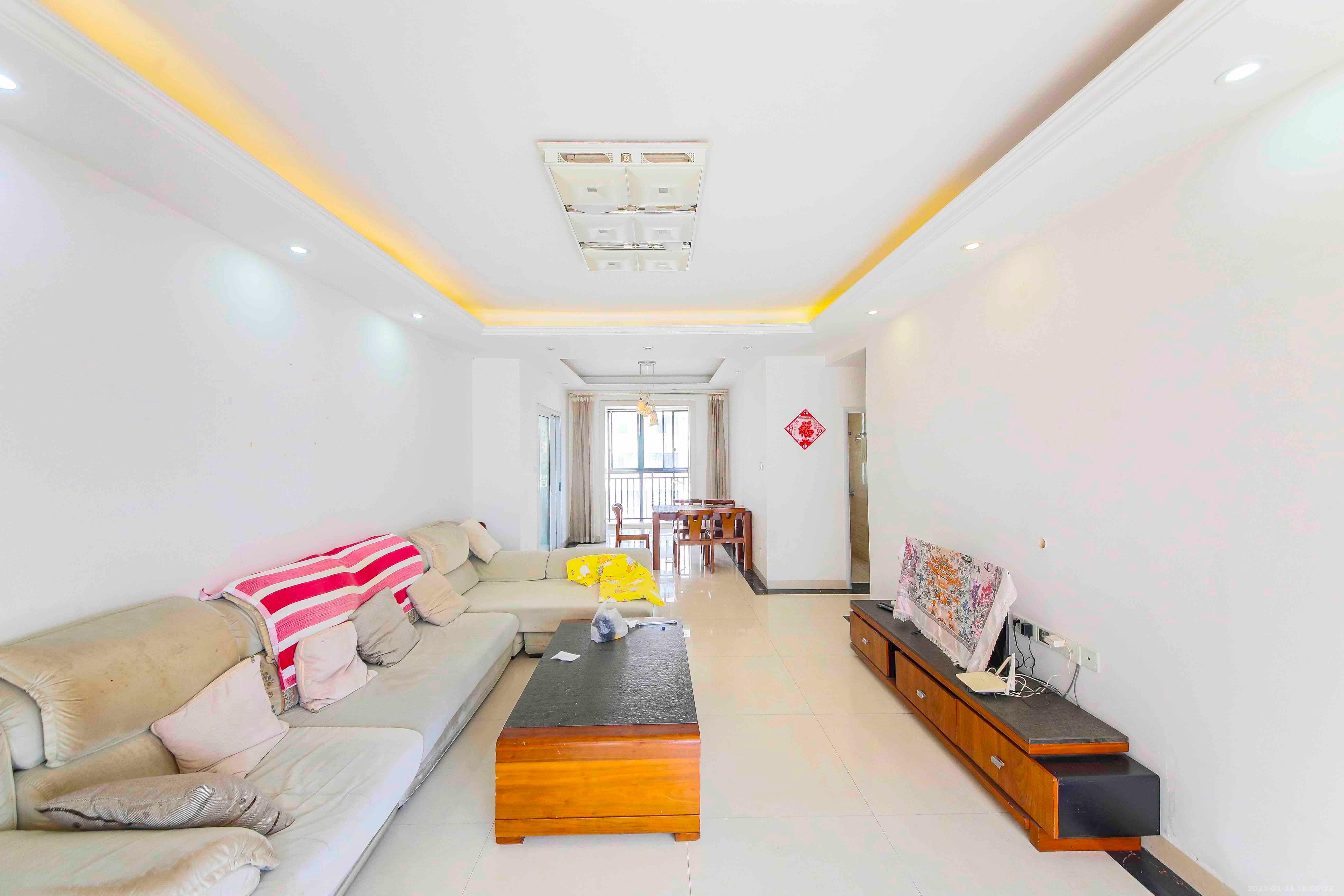 星城荣域 3室2厅2卫 2600.0元/月 星城荣域 3室2厅2卫 2600.0元/月室内图