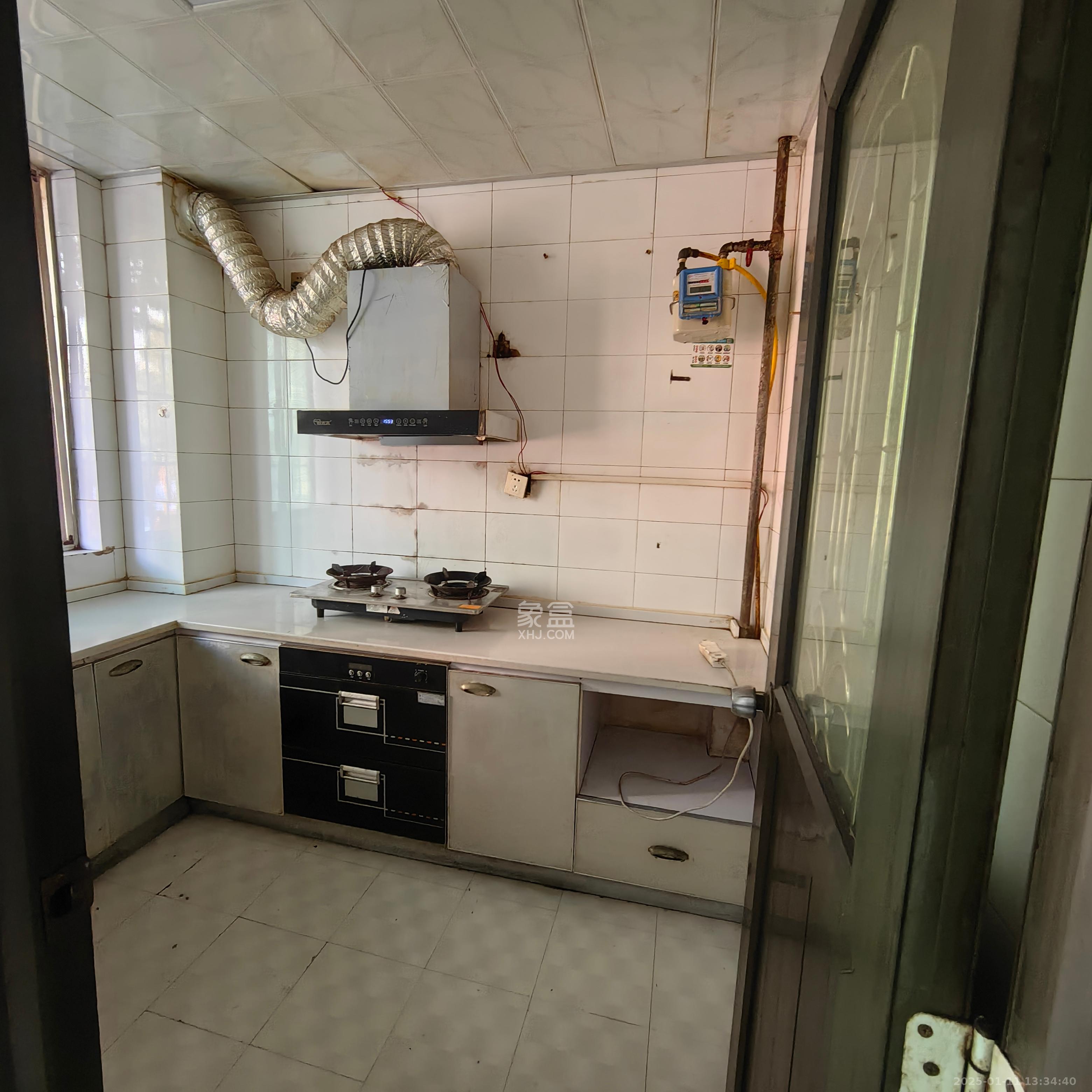 中南汽车世界 3室2厅1卫 1300.0元/月 中南汽车世界 3室2厅1卫 1300.0元/月室内图